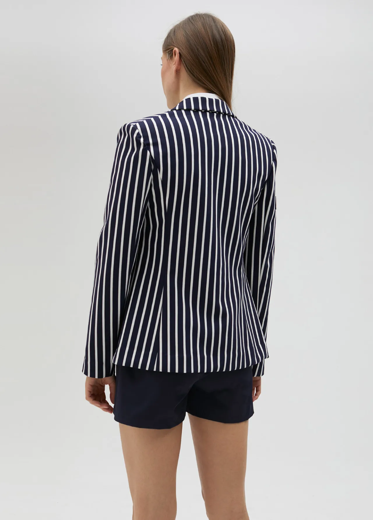 blazer_rayas_bicolor_de_edicin_limitada__lola_casademunt_8.webp Lola Casademunt Americanas Y Blazers<Blazer rayas bicolor de edición limitada - Lola Casademunt AZUL-BLANCO