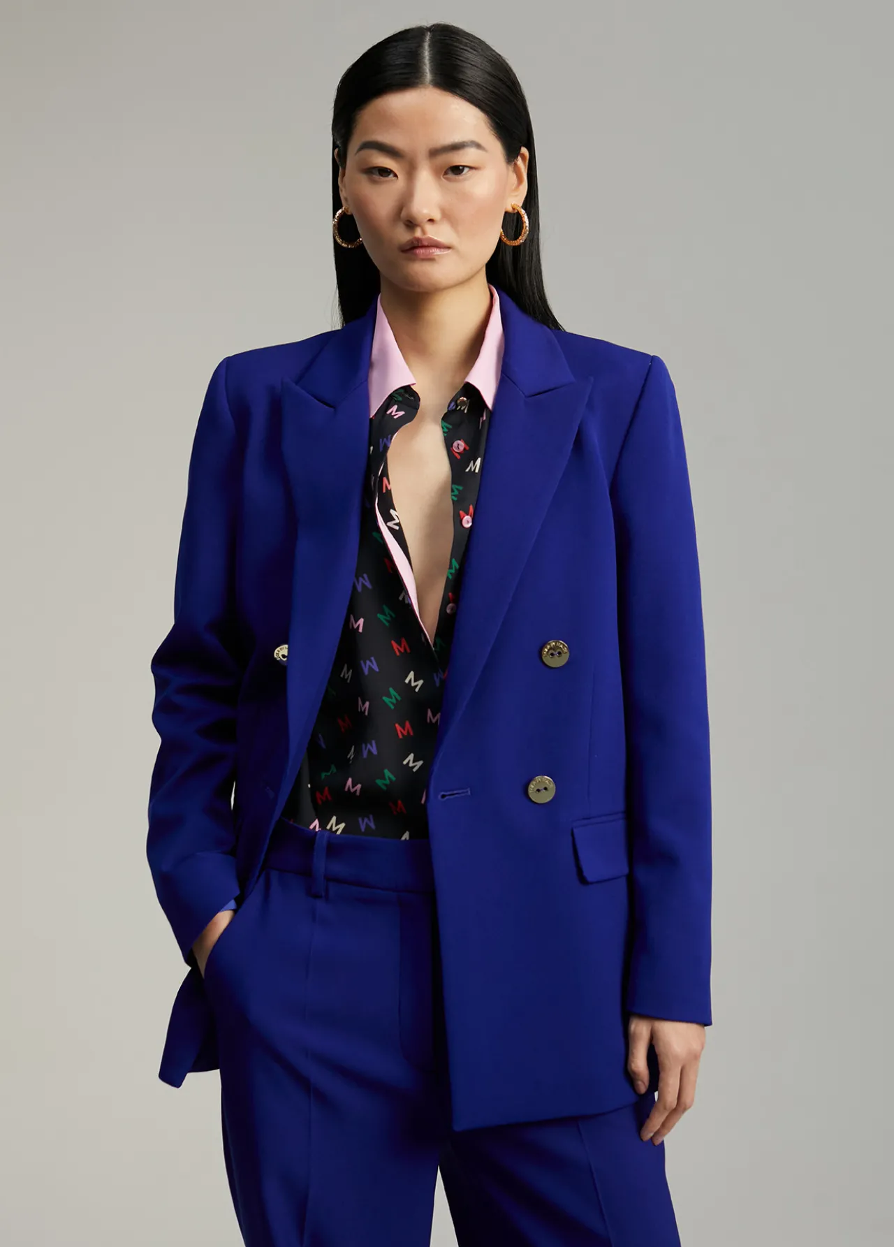 blazer_recta_traje_0.webp Lola Casademunt Americanas Y Blazers<Blazer recta traje AZULELECTRICO