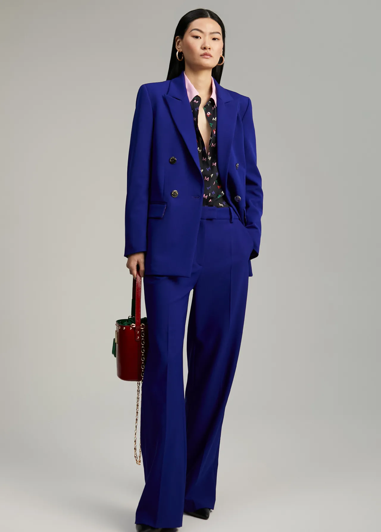 blazer_recta_traje_1.webp Lola Casademunt Americanas Y Blazers<Blazer recta traje AZULELECTRICO