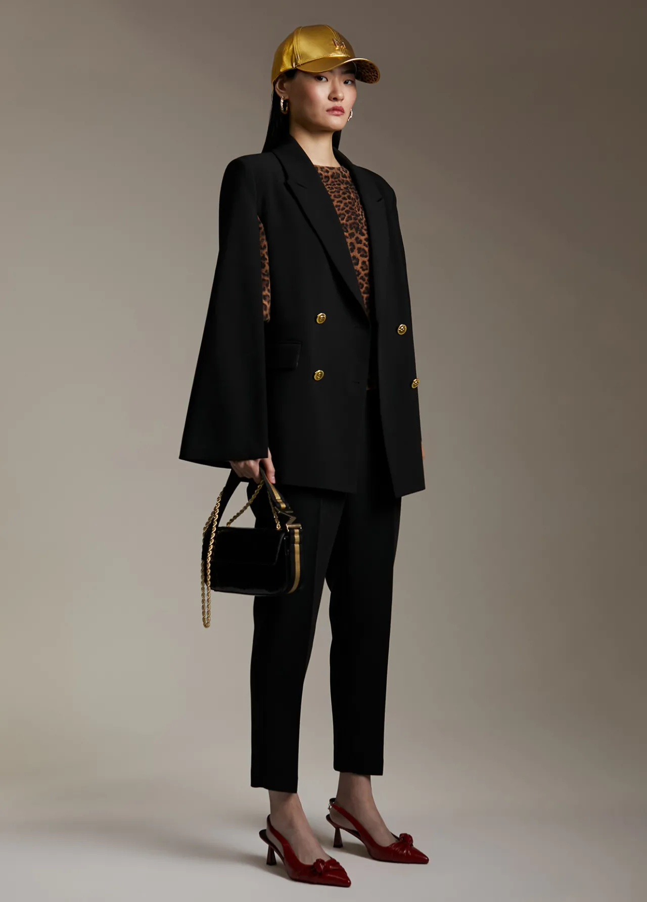 blazer_tipo_capa_2-1.webp Lola Casademunt Americanas Y Blazers<Blazer tipo capa CAMEL