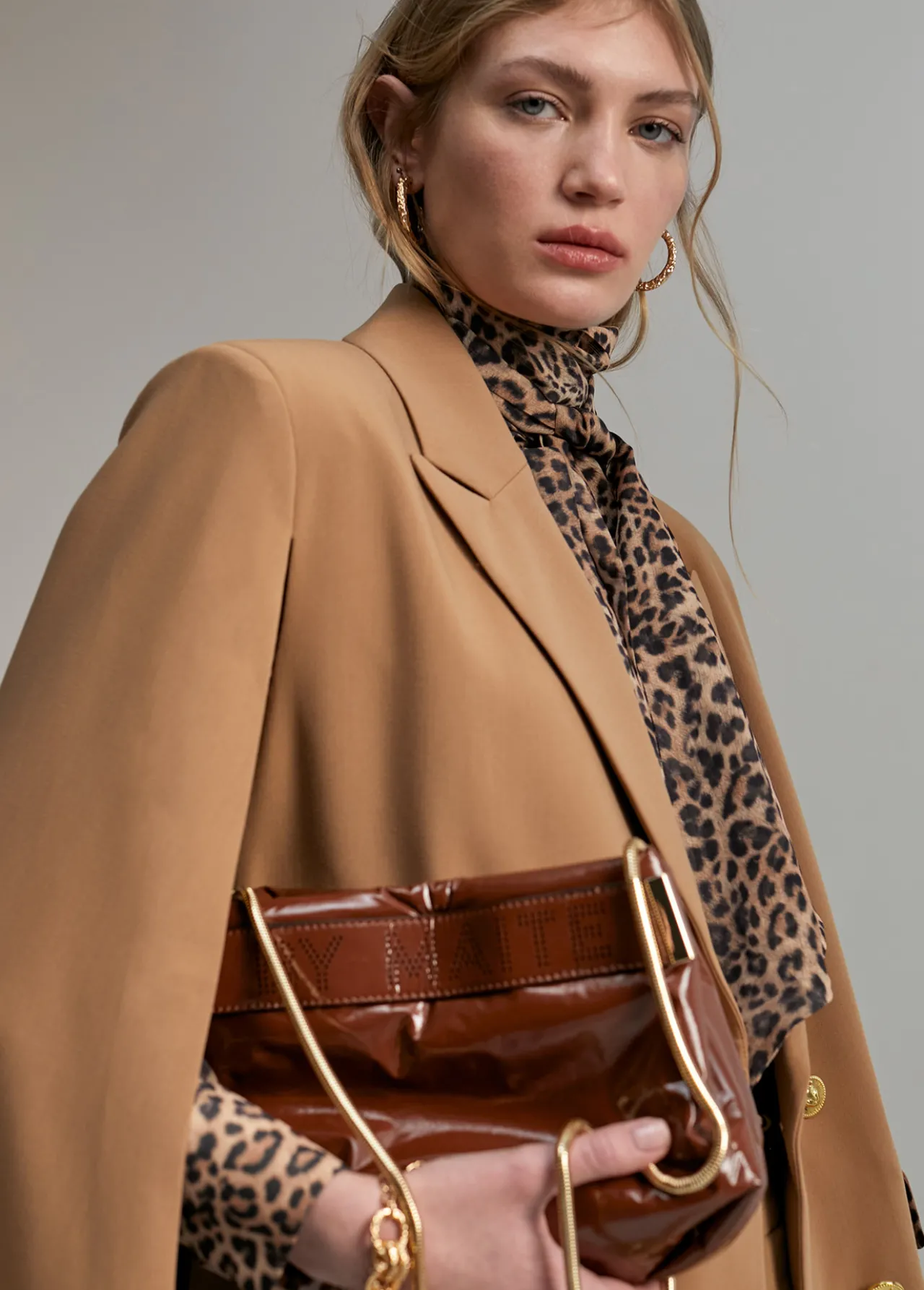 blazer_tipo_capa_5.webp Lola Casademunt Americanas Y Blazers<Blazer tipo capa CAMEL
