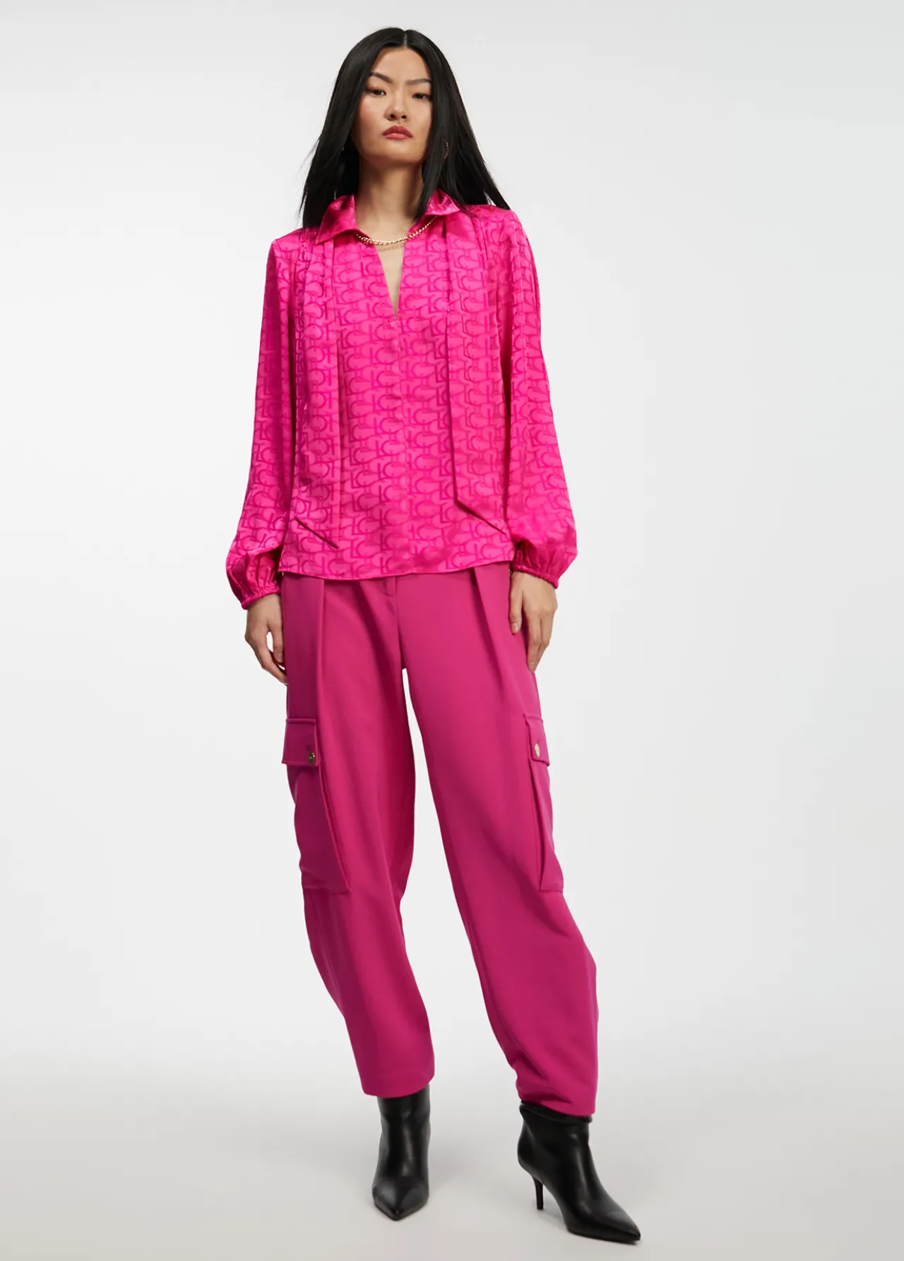 blusa_con_lazo_1-3.webp Lola Casademunt Camisas Y Blusas<Blusa con lazo PISTACHO
