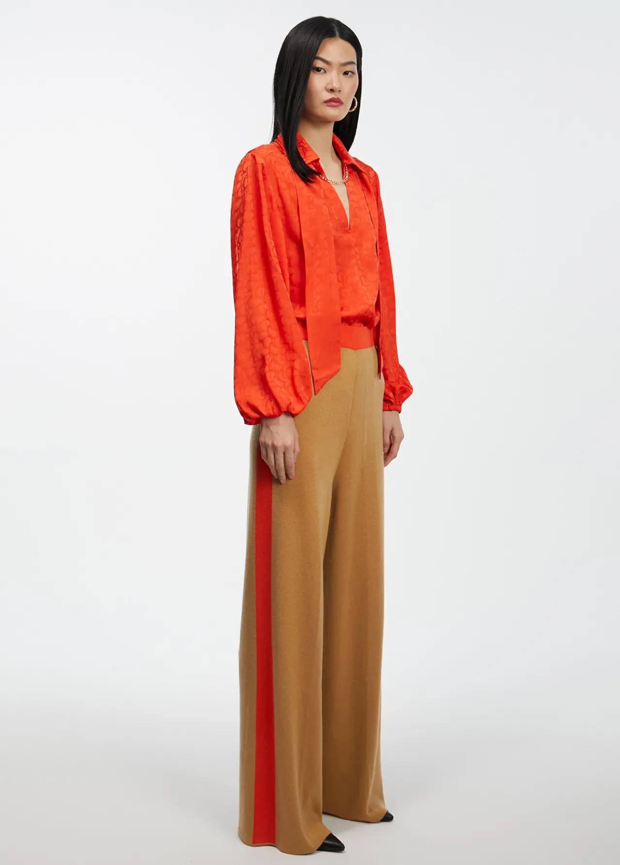 blusa_con_lazo_2-2.webp Lola Casademunt Camisas Y Blusas<Blusa con lazo PISTACHO