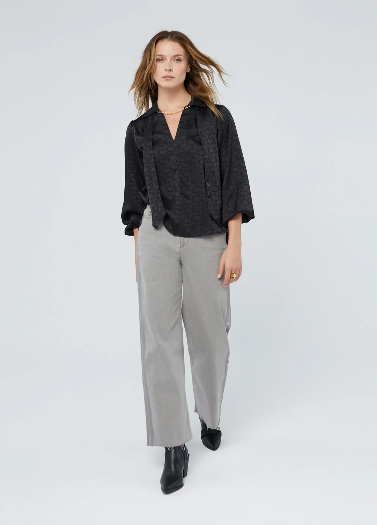 blusa_con_lazo_3-1.webp Lola Casademunt Camisas Y Blusas<Blusa con lazo PISTACHO