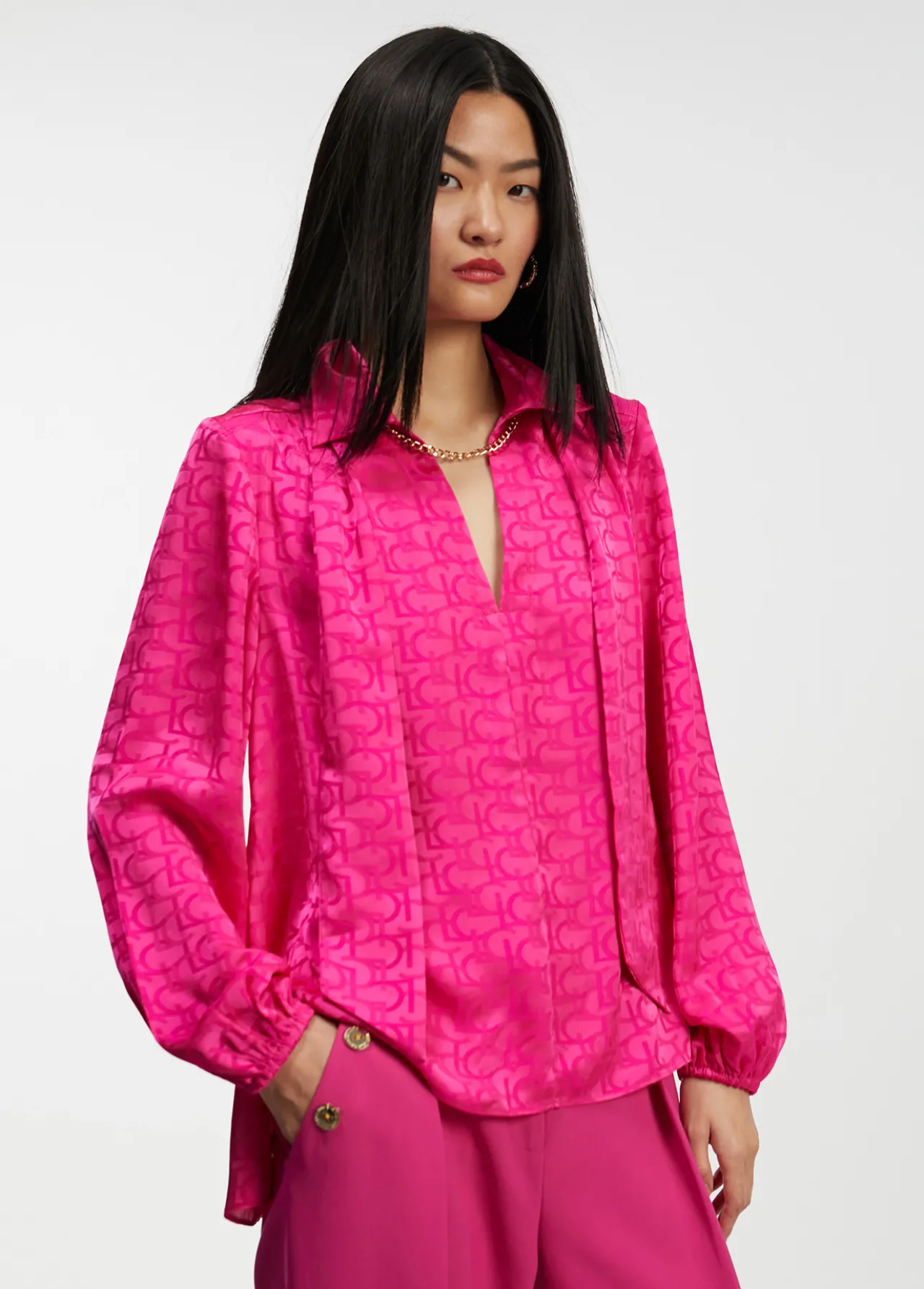blusa_con_lazo_3-3.webp Lola Casademunt Camisas Y Blusas<Blusa con lazo PISTACHO