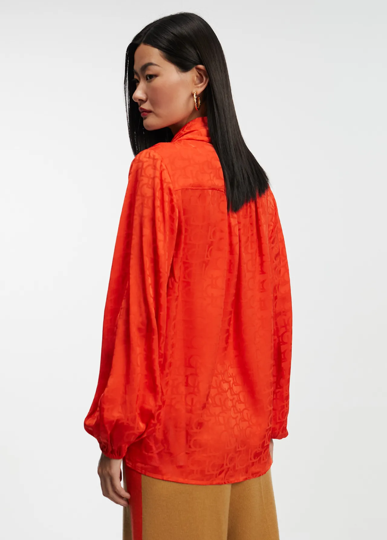 blusa_con_lazo_4-2.webp Lola Casademunt Camisas Y Blusas<Blusa con lazo PISTACHO