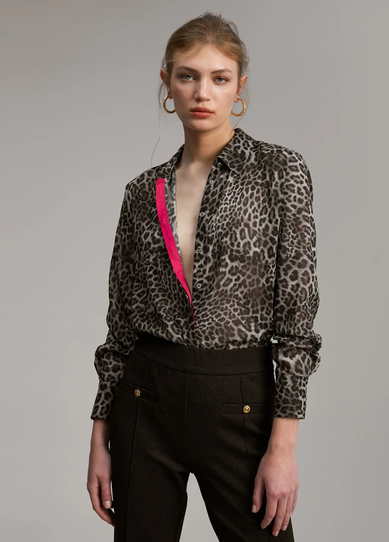 blusa_detalle_contraste_0.webp Lola Casademunt Animal Print | Camisas Y Blusas<Blusa detalle contraste NEGRO-GRIS