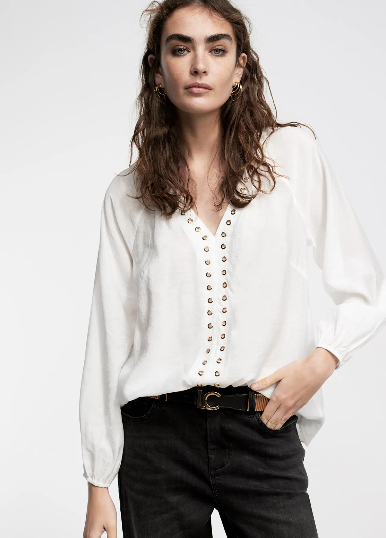 blusa_detalle_eyelets_0.webp Lola Casademunt Camisetas Y Tops | Camisas Y Blusas<Blusa detalle eyelets CRUDO