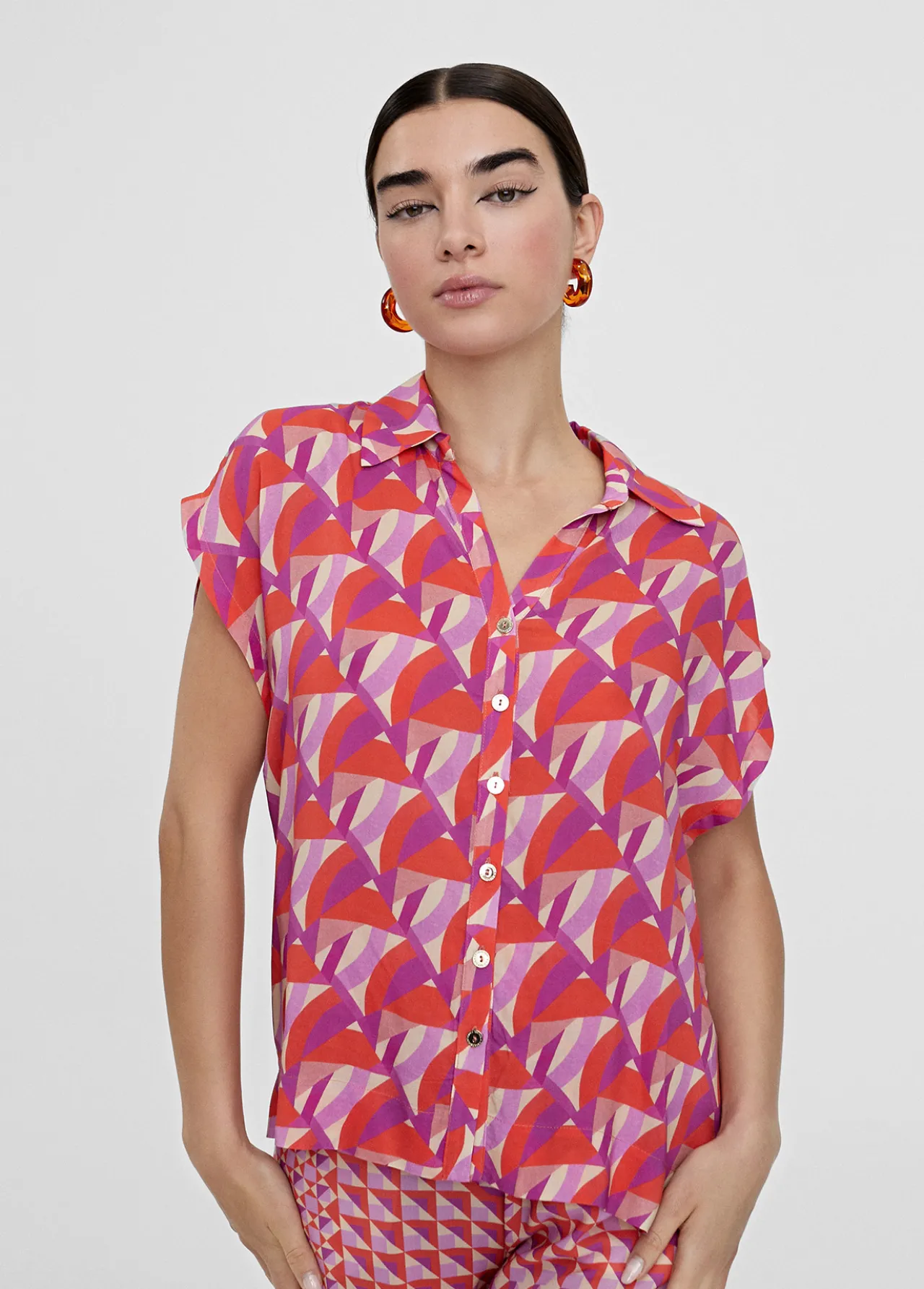 blusa_fluida_estampada_2.webp Lola Casademunt Camisas Y Blusas<Blusa fluida estampada ROJO-LILA