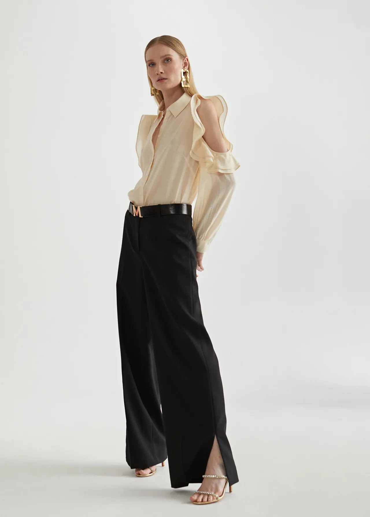 blusa_hombros_descubiertos_2-1.webp Lola Casademunt Camisas Y Blusas<Blusa hombros descubiertos AZULELECTRICO