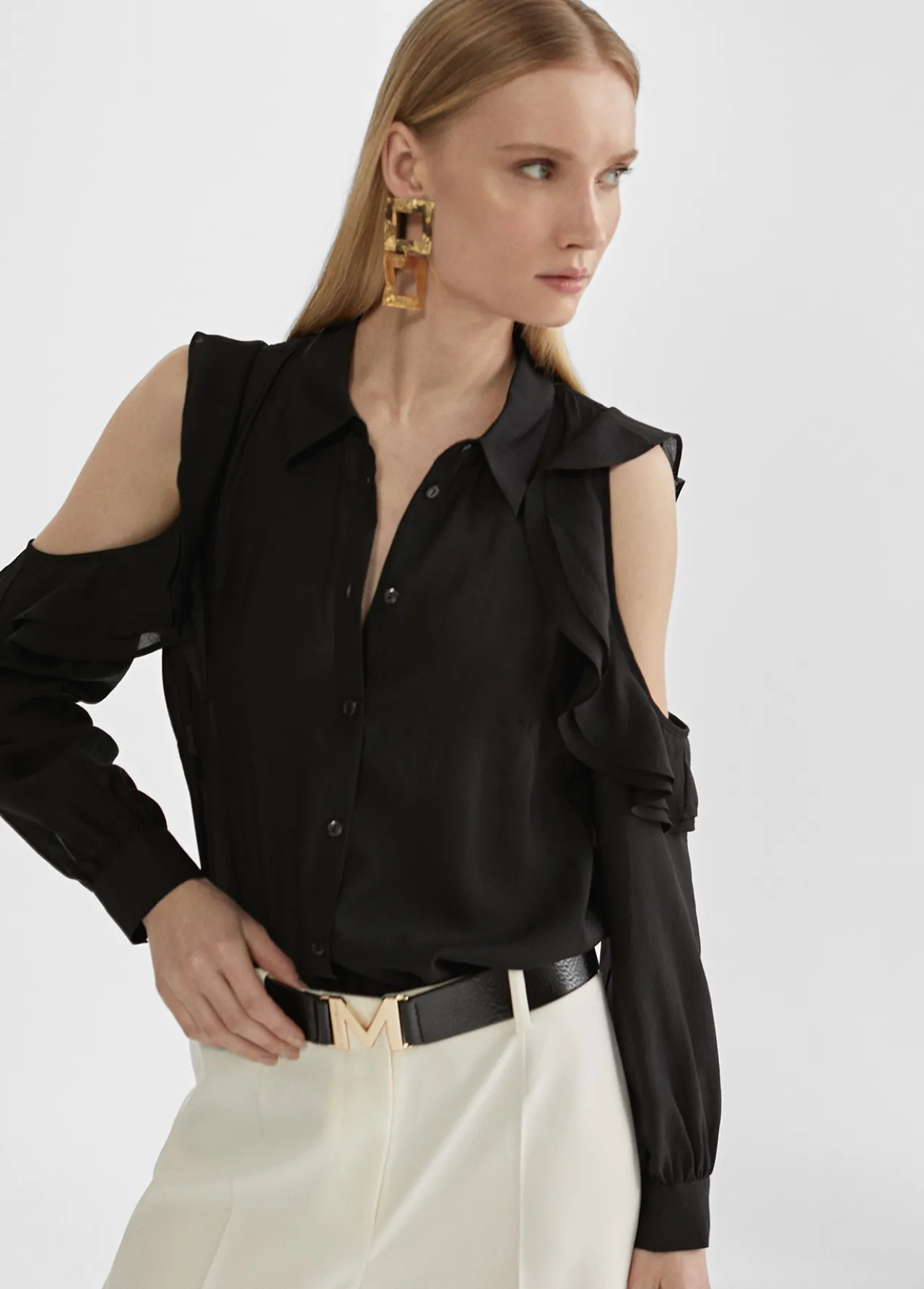 blusa_hombros_descubiertos_3.webp Lola Casademunt Camisas Y Blusas<Blusa hombros descubiertos AZULELECTRICO