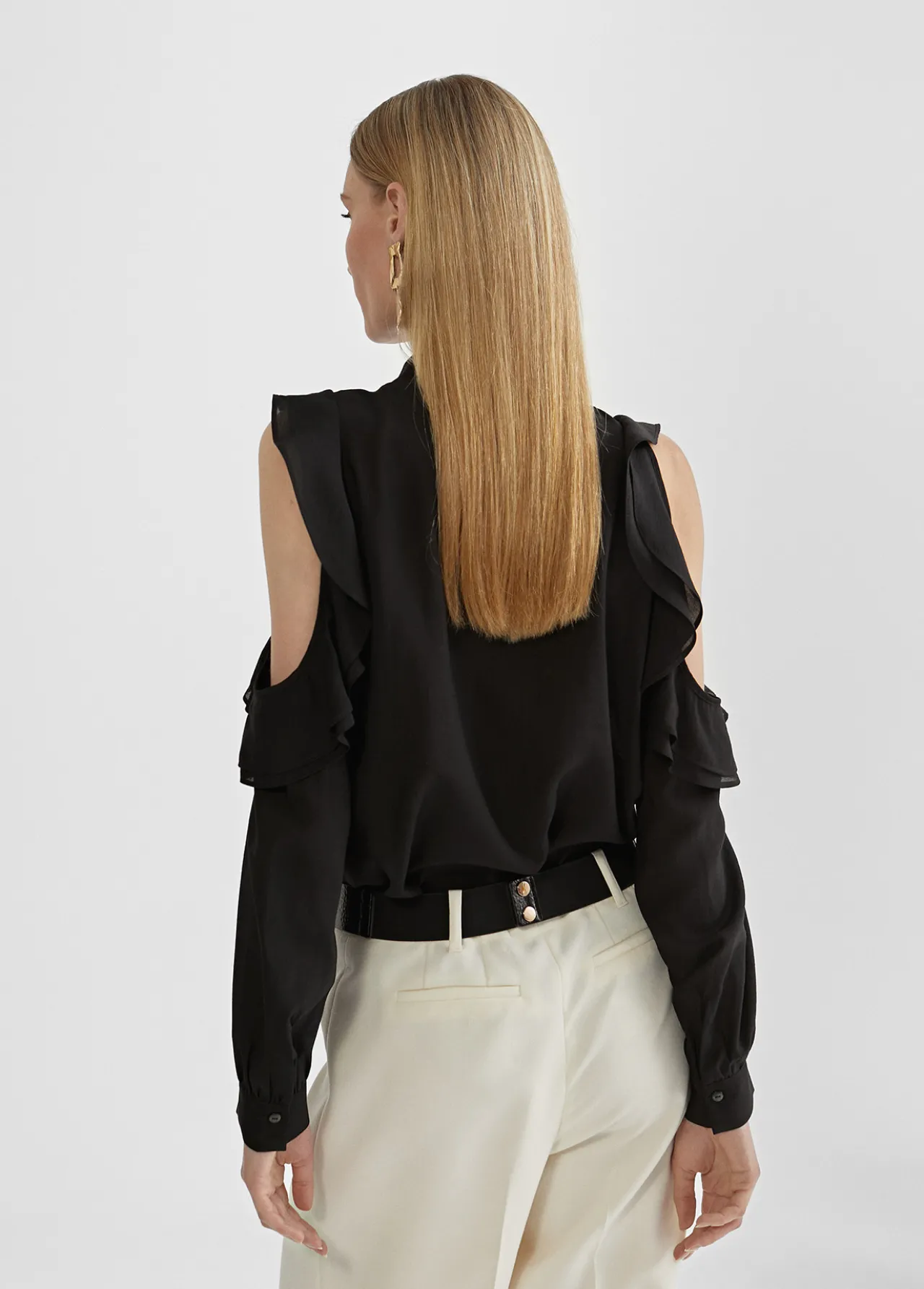blusa_hombros_descubiertos_5.webp Lola Casademunt Camisas Y Blusas<Blusa hombros descubiertos AZULELECTRICO