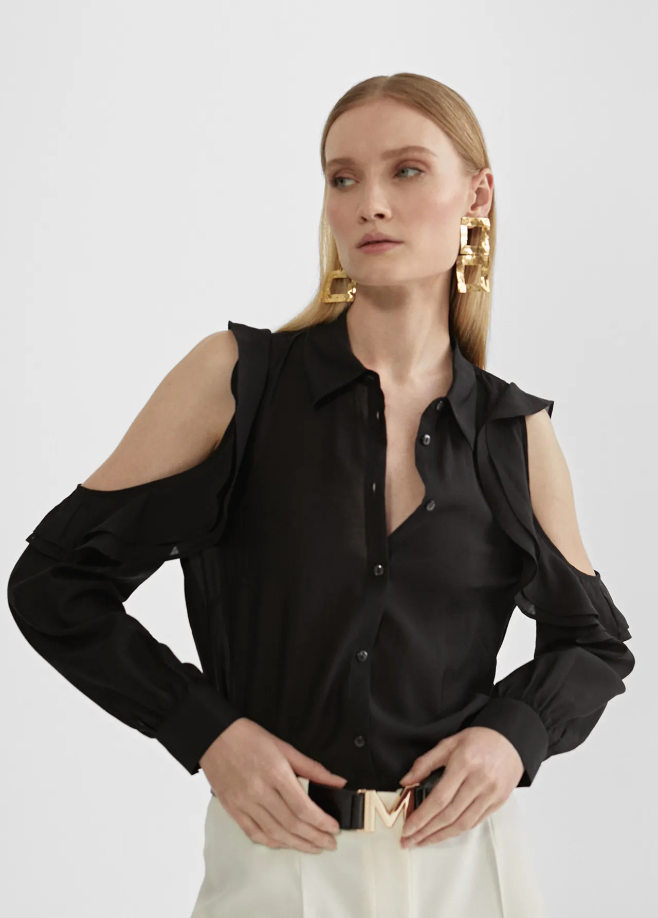 blusa_hombros_descubiertos_6.webp Lola Casademunt Camisas Y Blusas<Blusa hombros descubiertos AZULELECTRICO