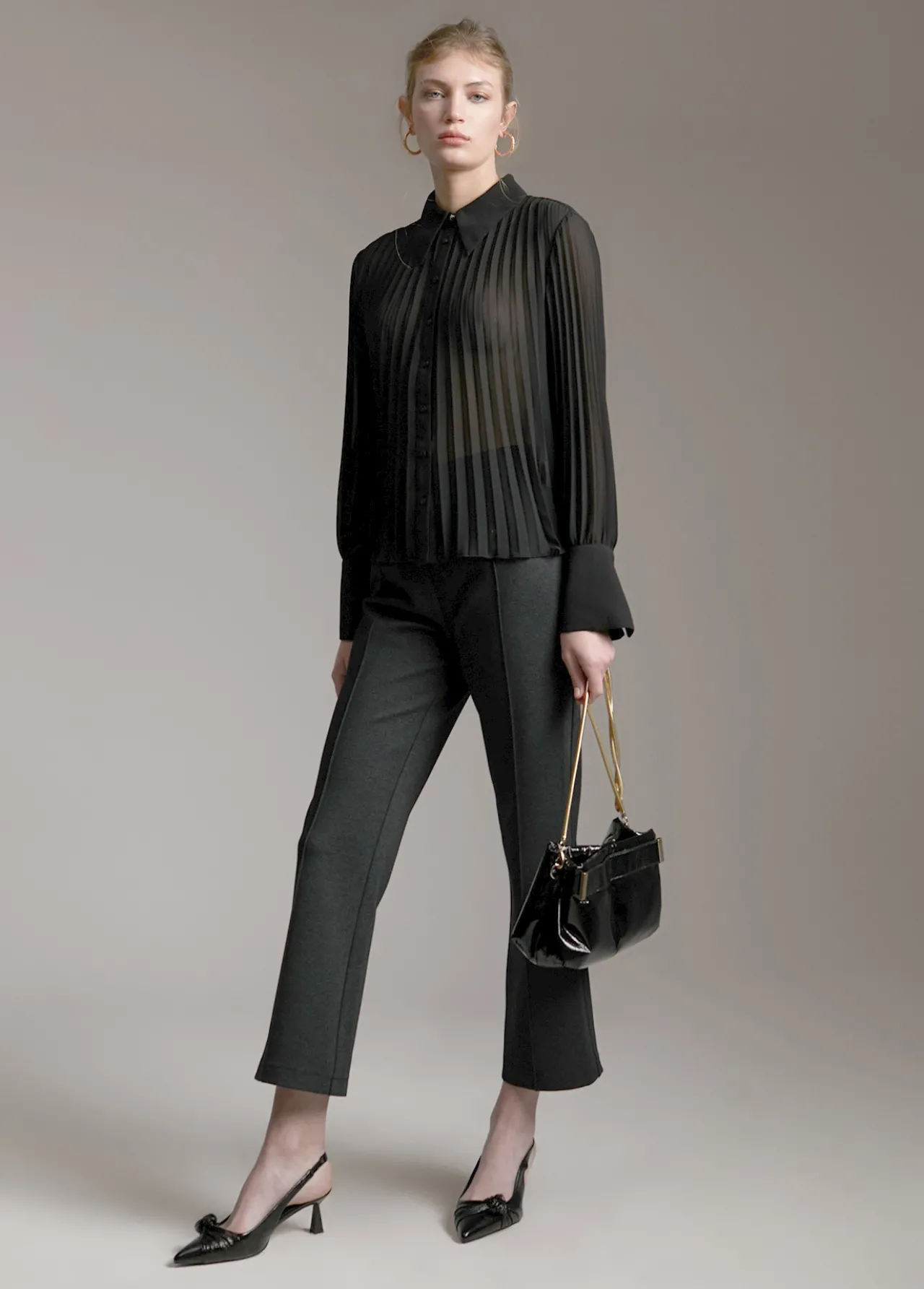 blusa_plisada_0.webp Lola Casademunt Camisas Y Blusas<Blusa plisada NEGRO