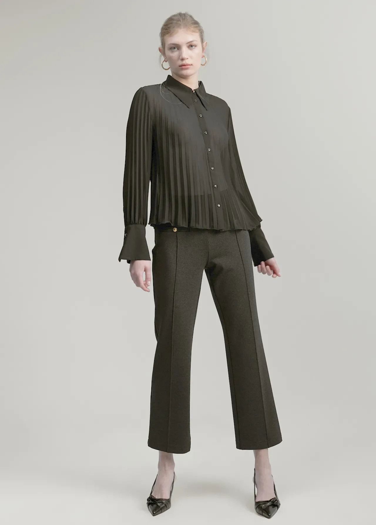 blusa_plisada_5.webp Lola Casademunt Camisas Y Blusas<Blusa plisada NEGRO