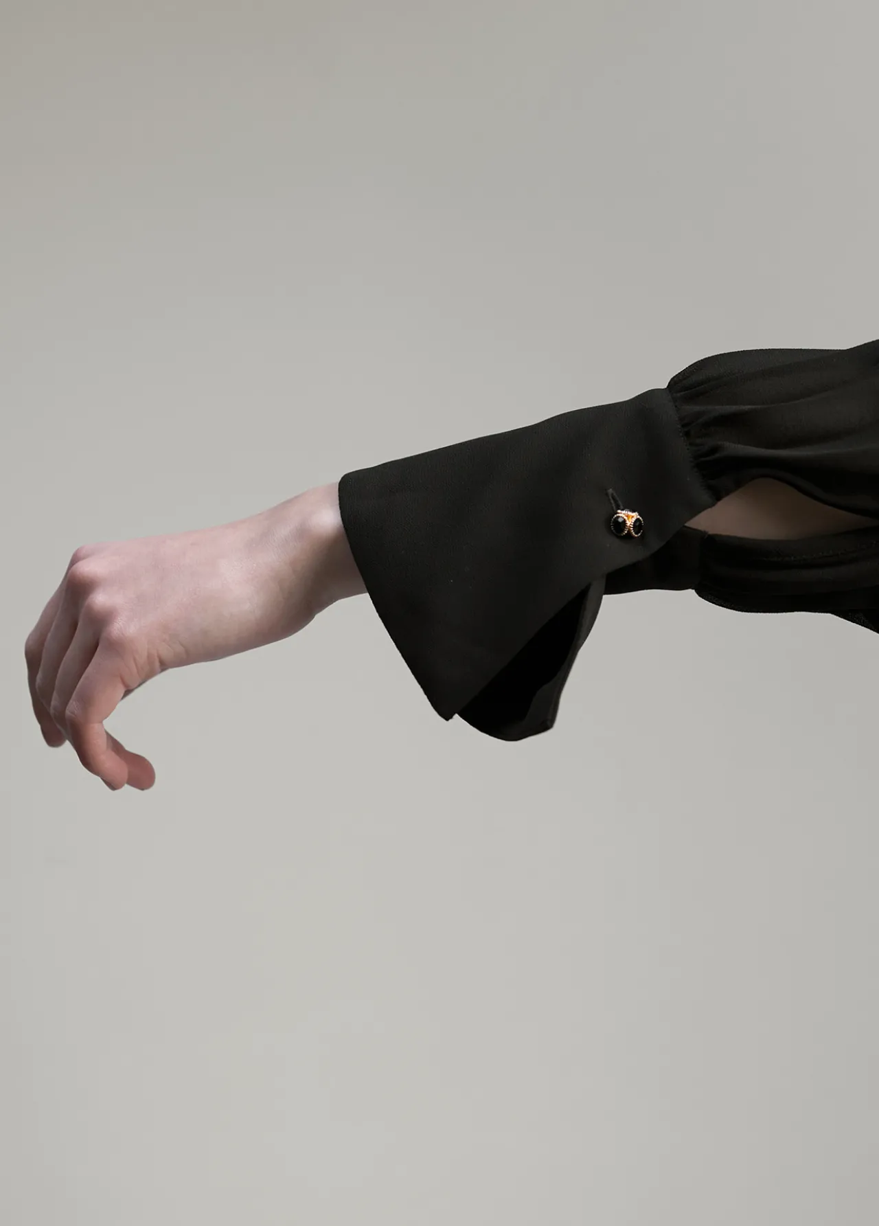blusa_plisada_6.webp Lola Casademunt Camisas Y Blusas<Blusa plisada NEGRO