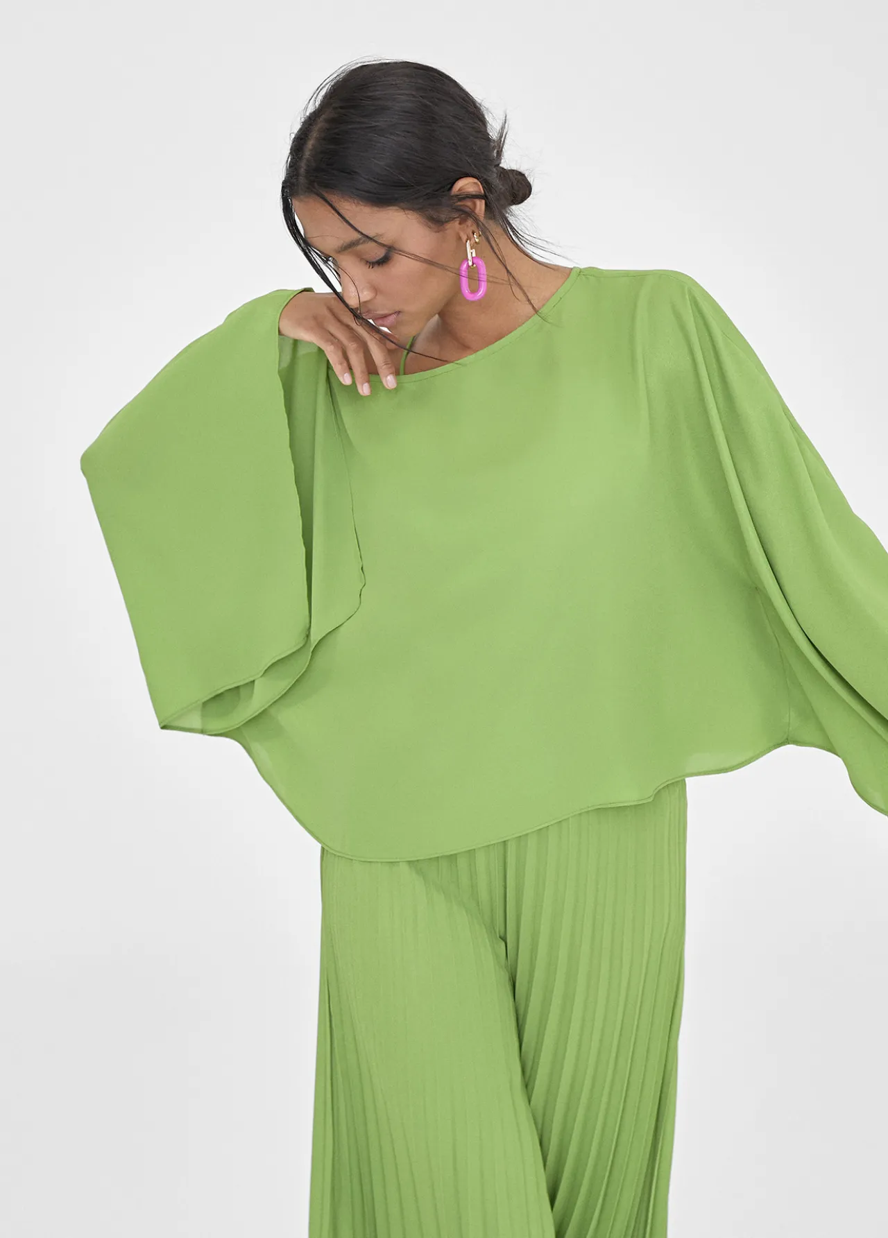 blusacapa_satinada_0-1.webp Lola Casademunt Camisas Y Blusas<Blusa/capa satinada FUCSIA