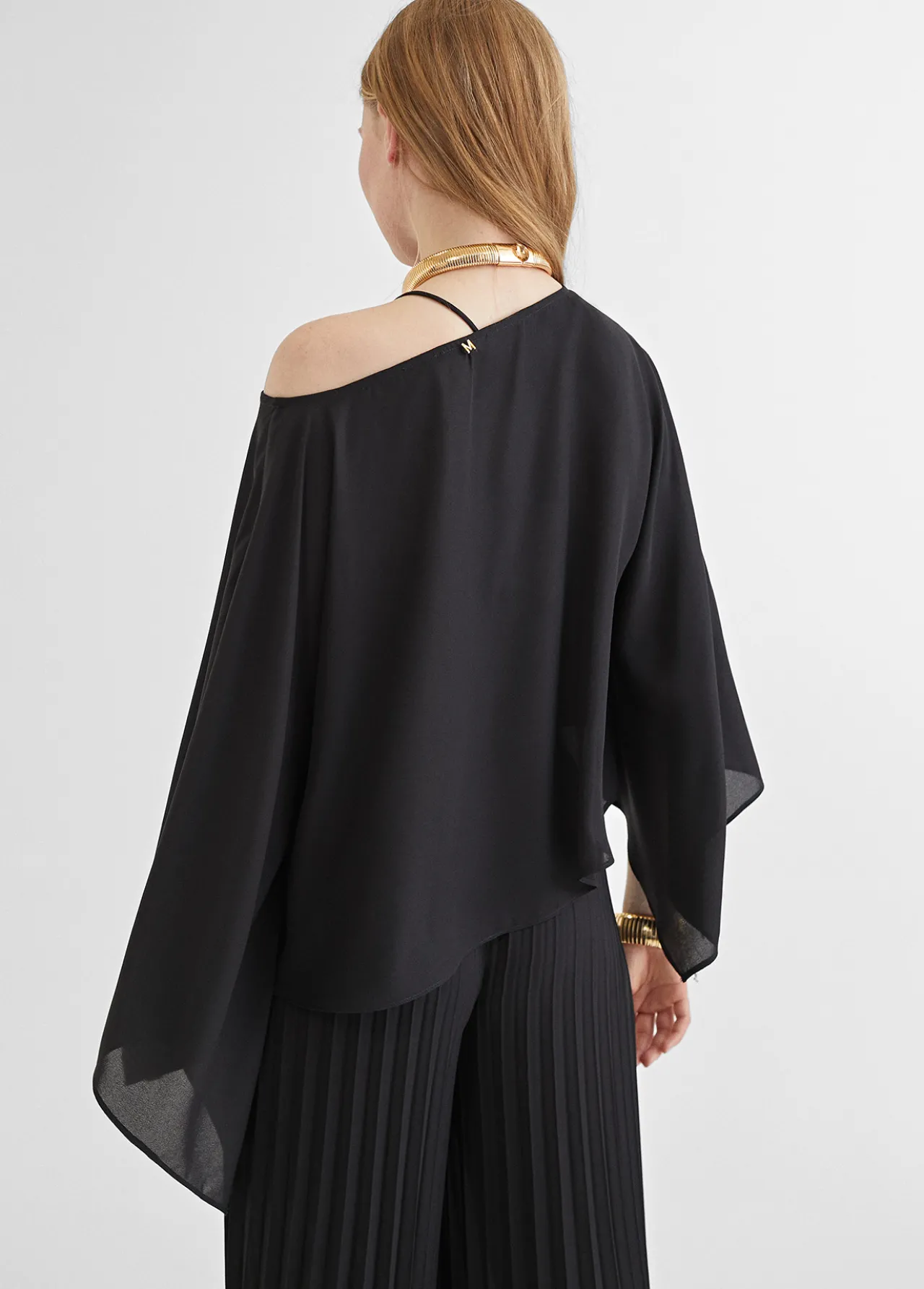 blusacapa_satinada_1-2.webp Lola Casademunt Camisas Y Blusas | Americanas Y Blazers<Blusa/capa satinada FUCSIA