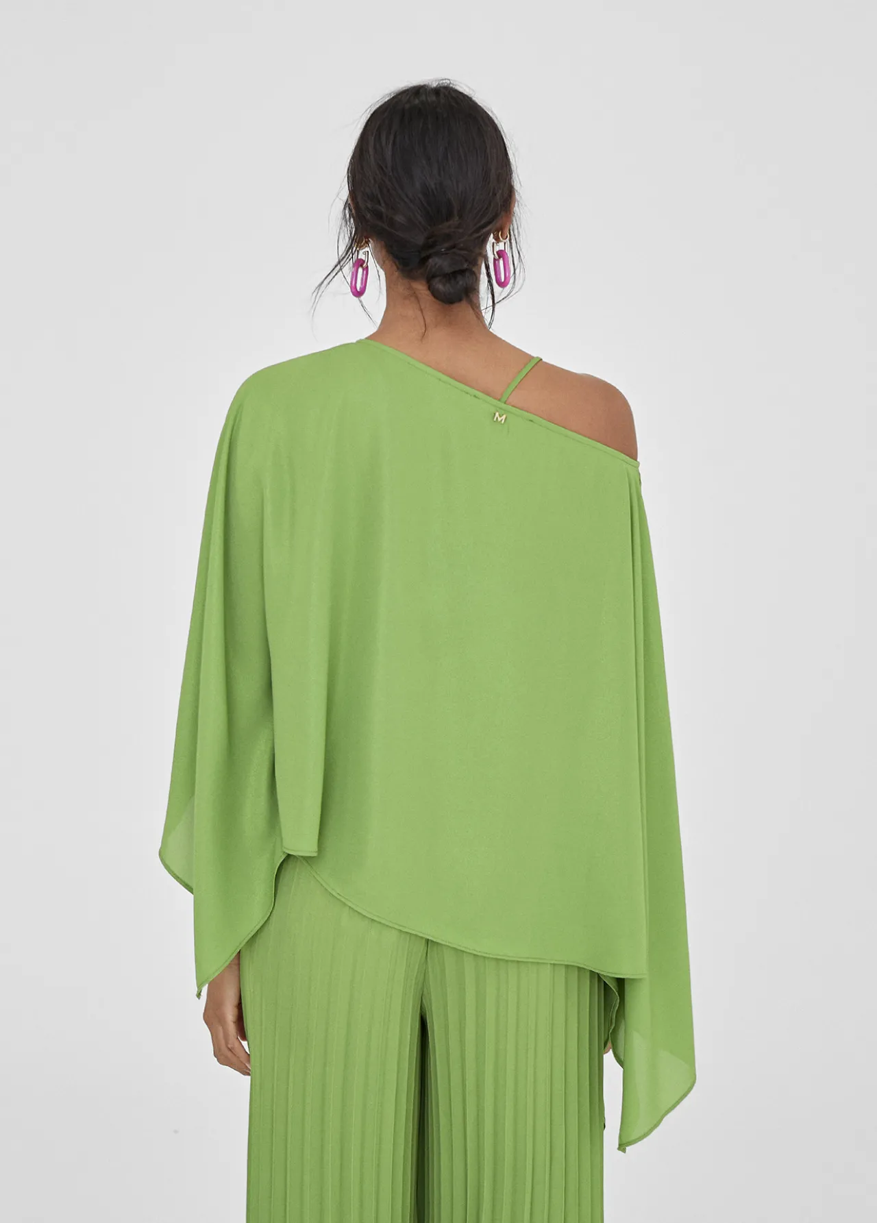 blusacapa_satinada_2-1.webp Lola Casademunt Camisas Y Blusas<Blusa/capa satinada FUCSIA