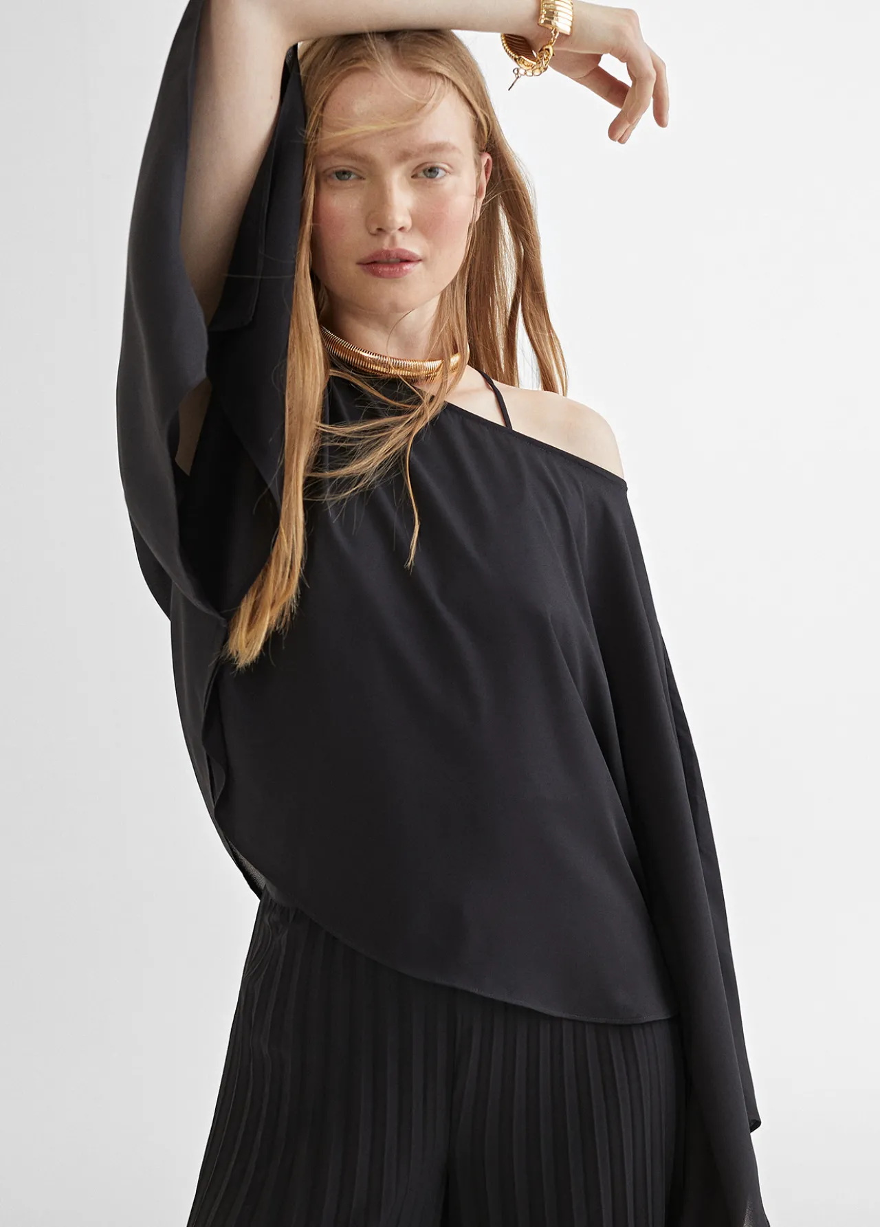 blusacapa_satinada_3-2.webp Lola Casademunt Camisas Y Blusas | Americanas Y Blazers<Blusa/capa satinada FUCSIA