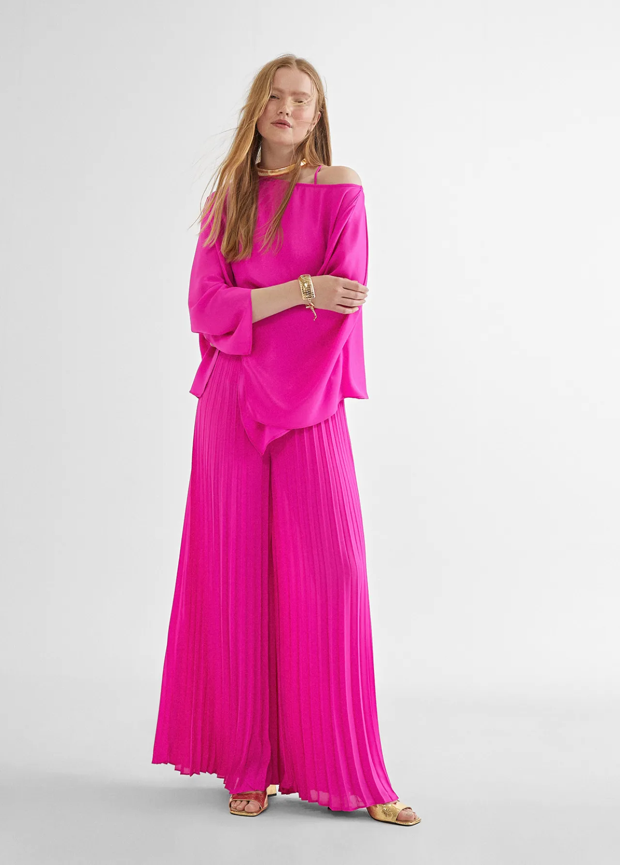 blusacapa_satinada_6.webp Lola Casademunt Americanas Y Blazers | Camisas Y Blusas<Blusa/capa satinada FUCSIA