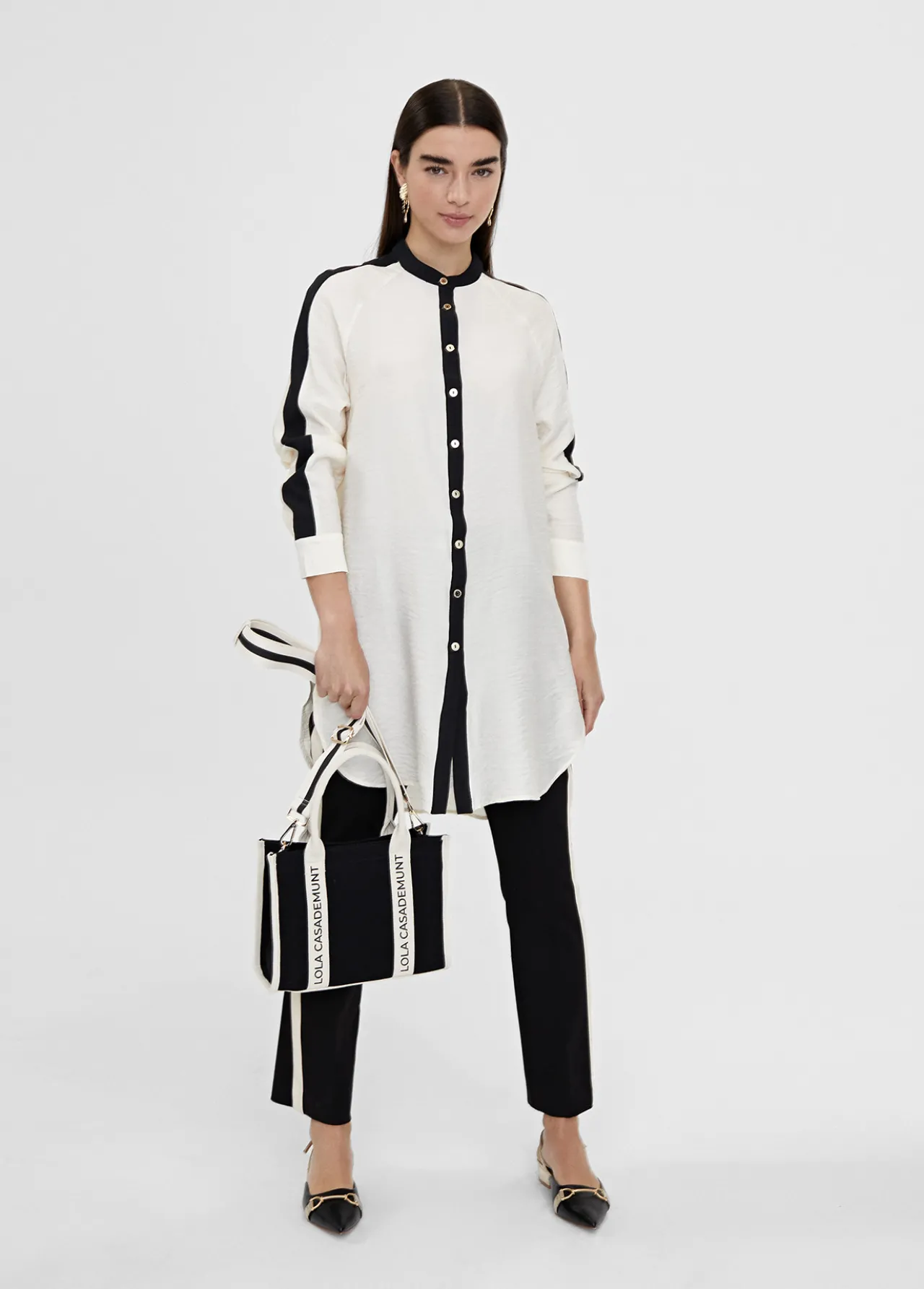 blusn_largo_detalle_manga_0.webp Lola Casademunt Camisas Y Blusas<Blusón largo detalle manga CRUDO-NEGRO