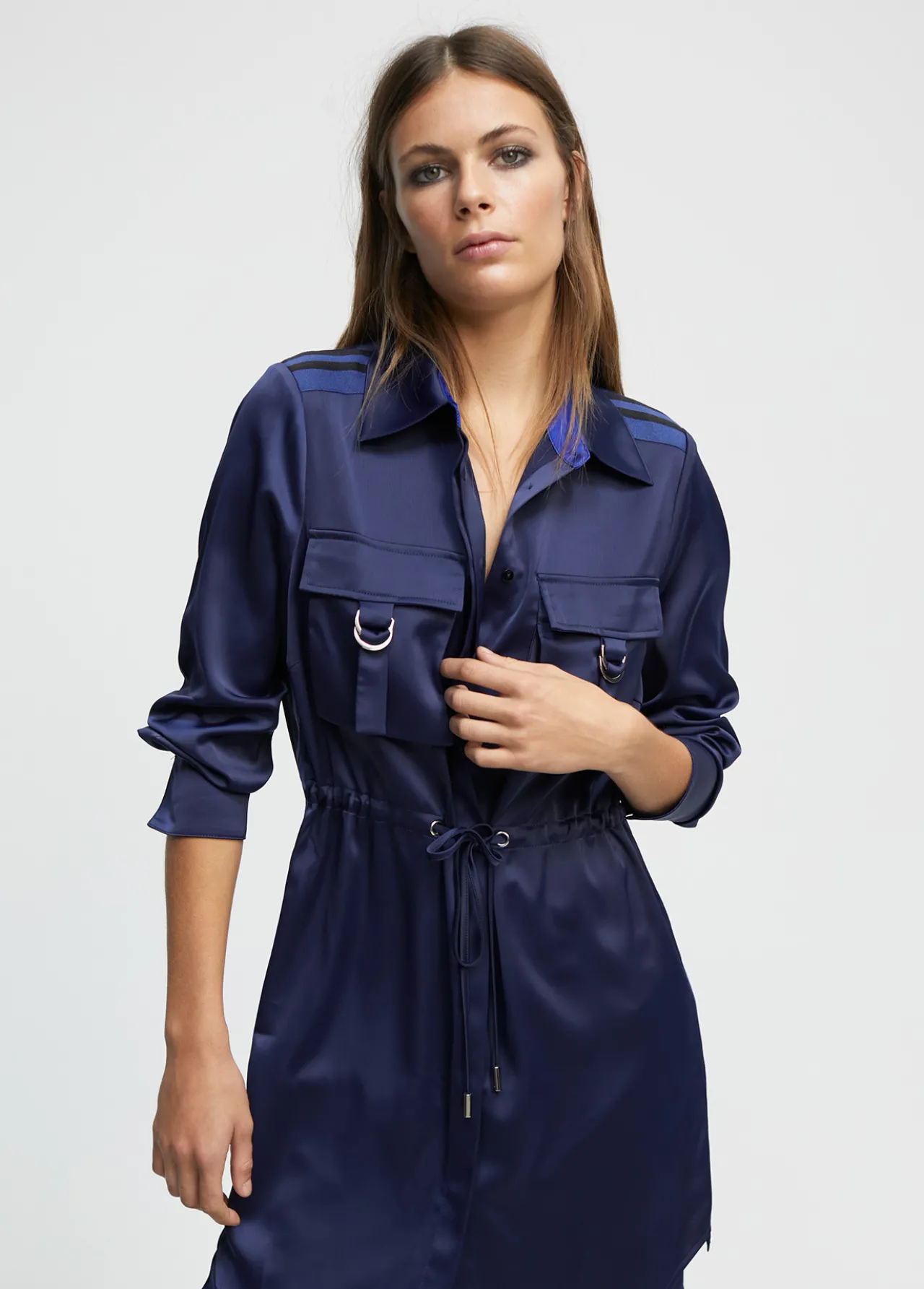 blusn_satinado_ajustable_1.webp Lola Casademunt Camisas Y Blusas<Blusón satinado ajustable AZULNOCHE
