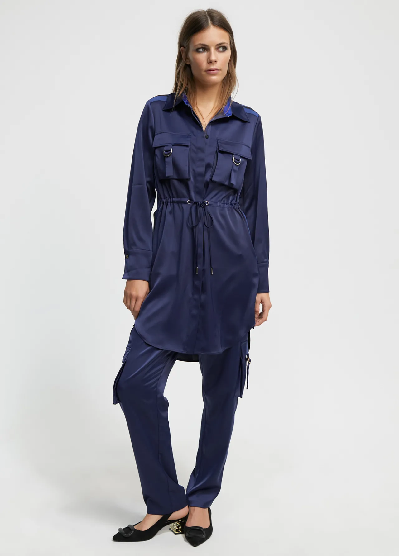 blusn_satinado_ajustable_2.webp Lola Casademunt Camisas Y Blusas<Blusón satinado ajustable AZULNOCHE