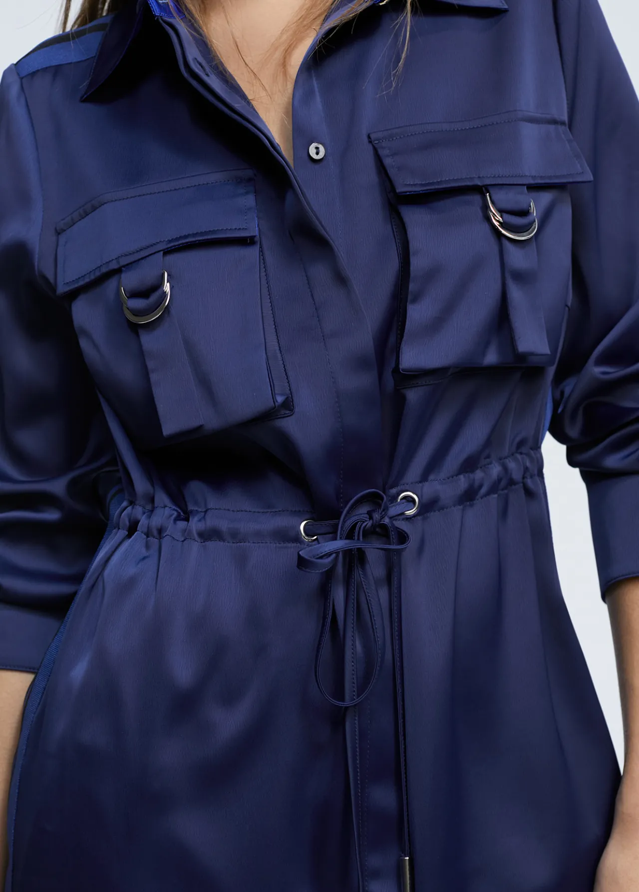 blusn_satinado_ajustable_6.webp Lola Casademunt Camisas Y Blusas<Blusón satinado ajustable AZULNOCHE