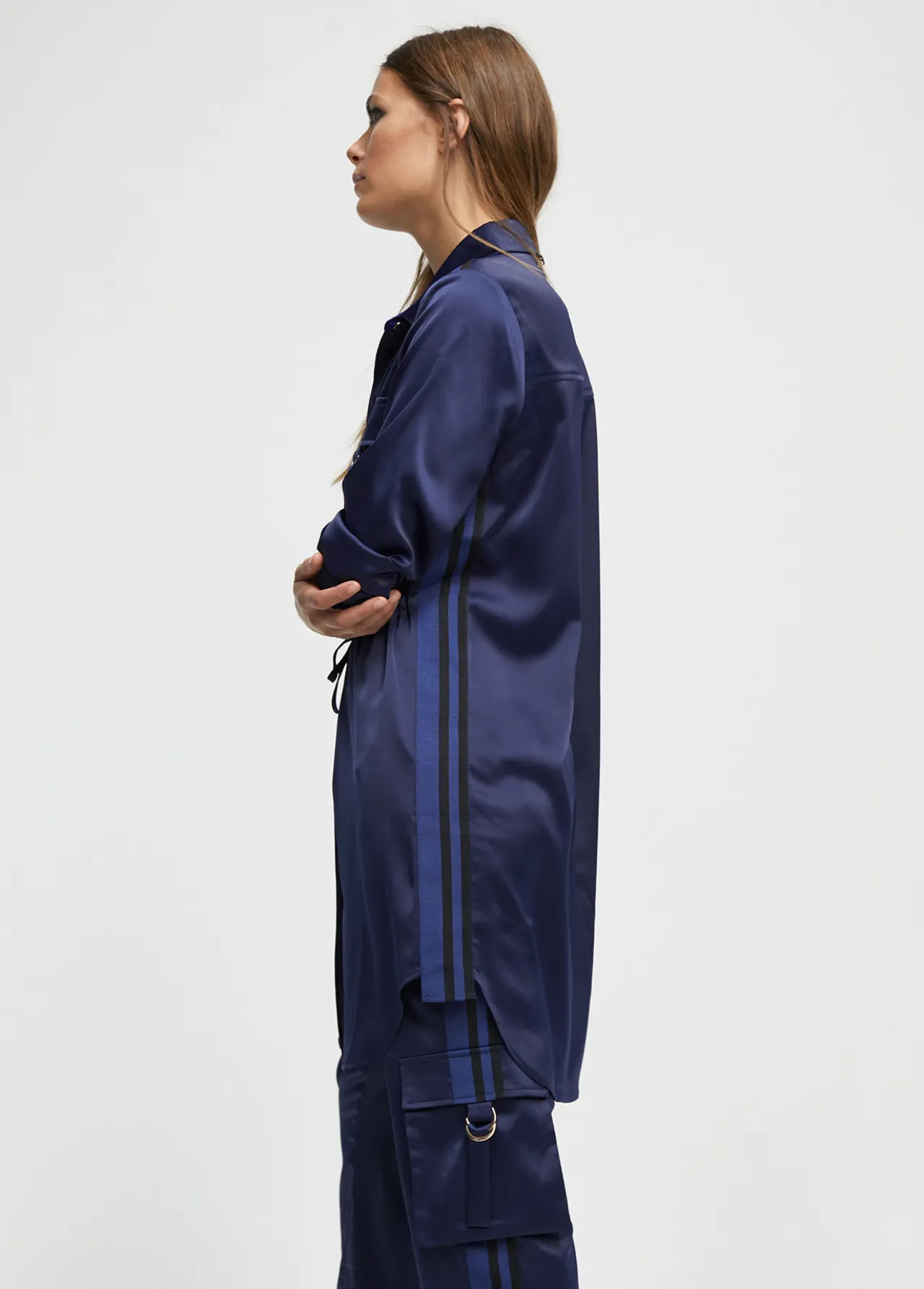 blusn_satinado_ajustable_7.webp Lola Casademunt Camisas Y Blusas<Blusón satinado ajustable AZULNOCHE