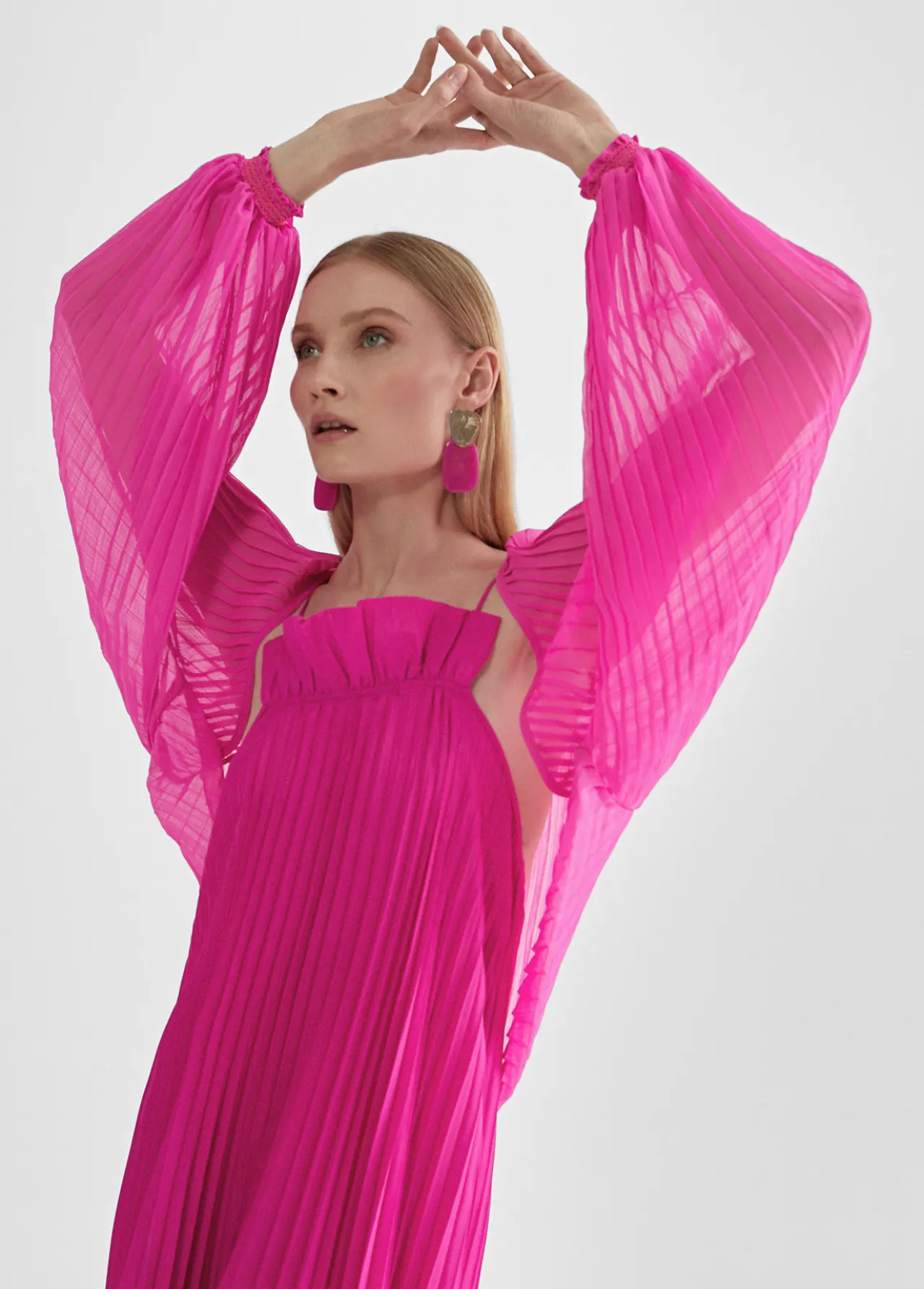 bolero_plisado_4.webp Lola Casademunt Camisas Y Blusas | Americanas Y Blazers<Bolero plisado FUCSIA