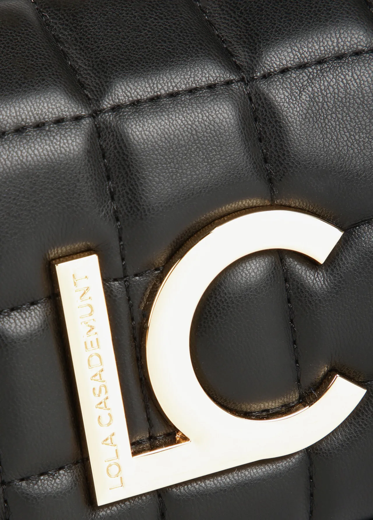 bolsito_acolchado_de_cuadros_6.webp Lola Casademunt Bolsos De Mano Y Neceseres | Bandoleras<Bolsito acolchado de cuadros NEGRO