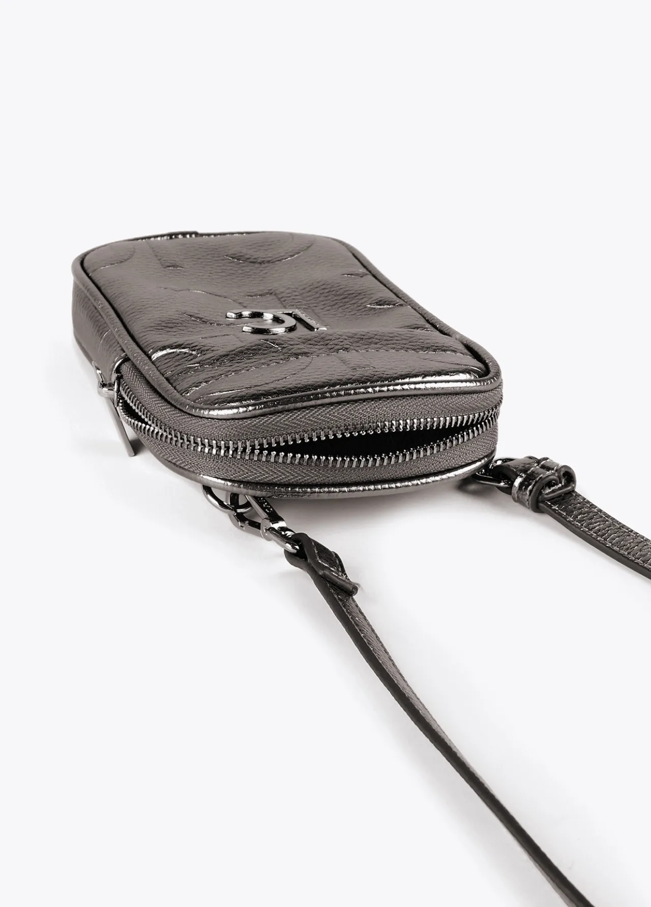 bolsito_portamovil_metalizado_2-1.webp Lola Casademunt Accesorios | Bolsos<Bolsito portamovil metalizado DORADO