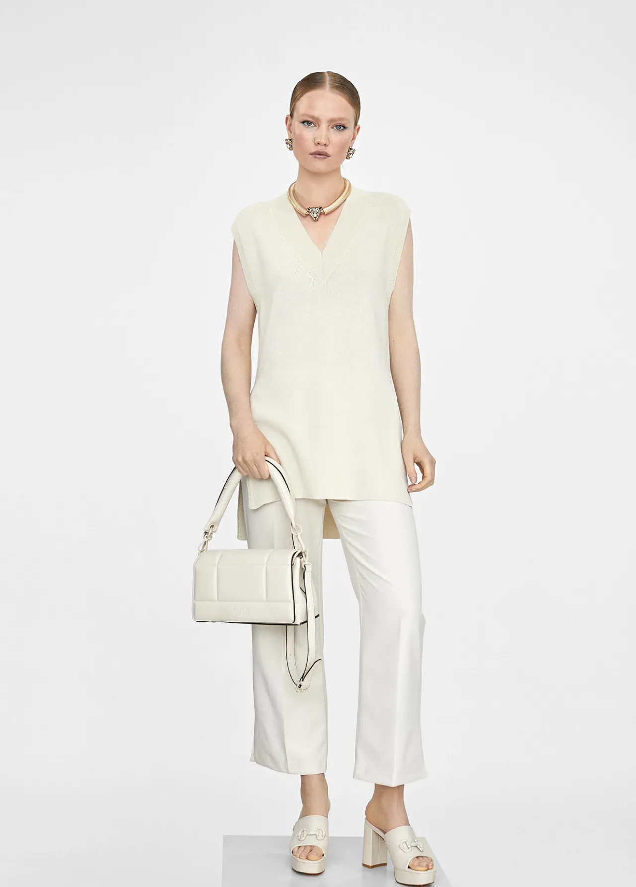 bolso_bandolera_acolchada_1-1.webp Lola Casademunt Bolsos<Bolso bandolera acolchada CAMEL