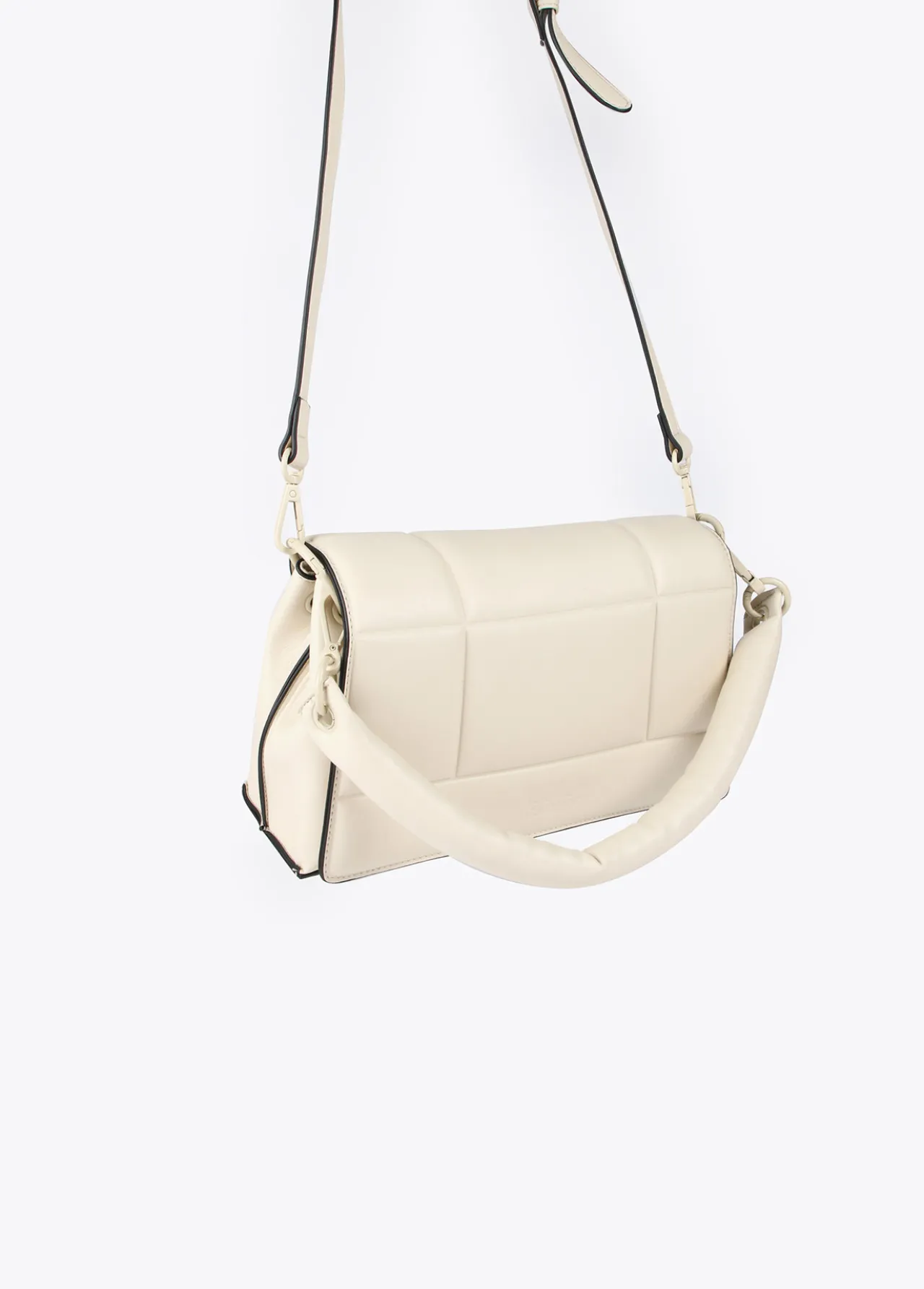 bolso_bandolera_acolchada_5-1.webp Lola Casademunt Bolsos<Bolso bandolera acolchada CAMEL