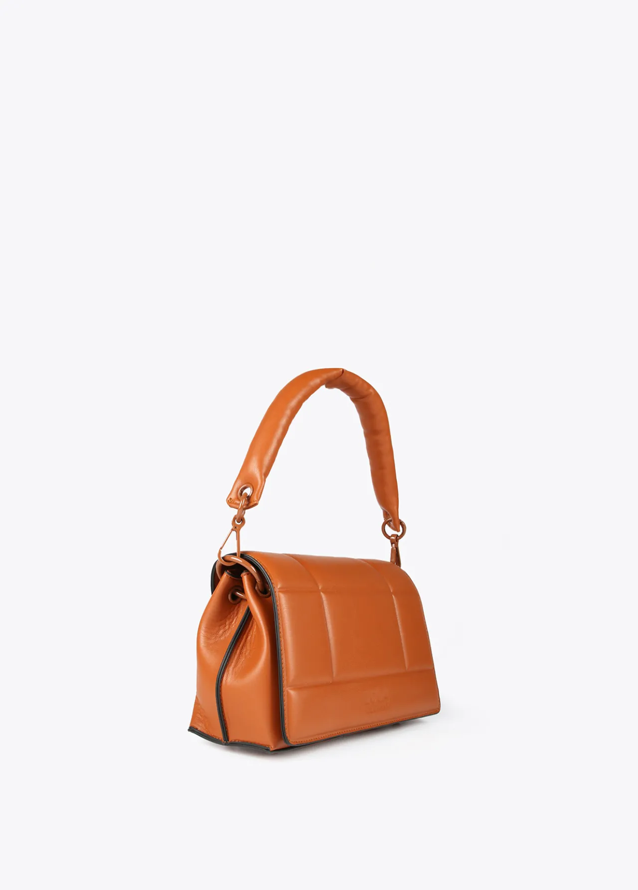 bolso_bandolera_acolchada_6.webp Lola Casademunt Bolsos<Bolso bandolera acolchada CAMEL