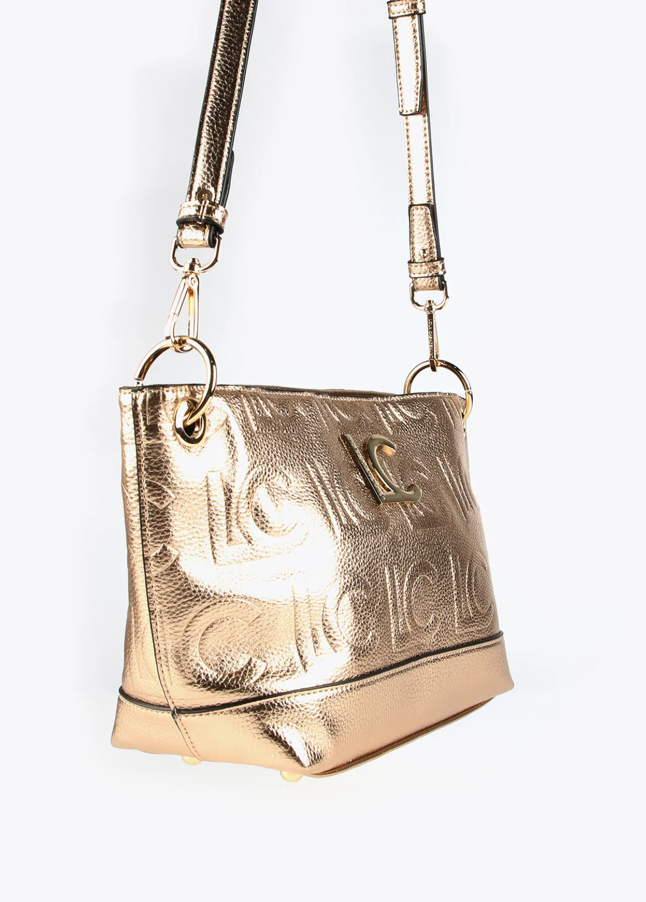 bolso_bandolera_monograma_metalizado_2.webp Lola Casademunt Bandoleras | Bolsos Pequeños<Bolso bandolera monograma metalizado DORADO