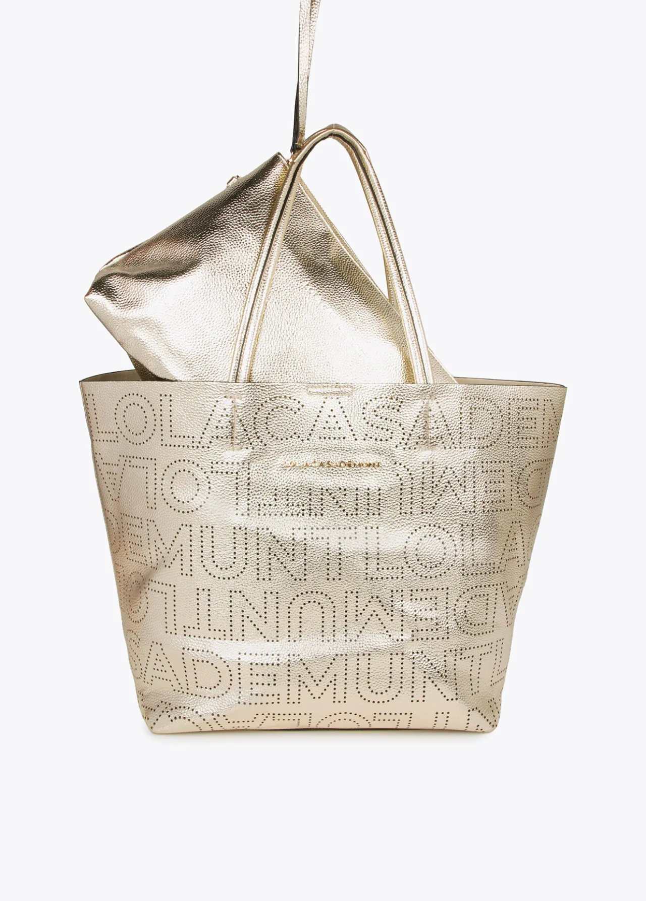 bolso_dorado_shopper_edicin_limitada__lola_casademunt_1.webp Lola Casademunt Bolsos Shopper | Bolsos Grandes<Bolso shopper edición limitada - Lola Casademunt DORADO