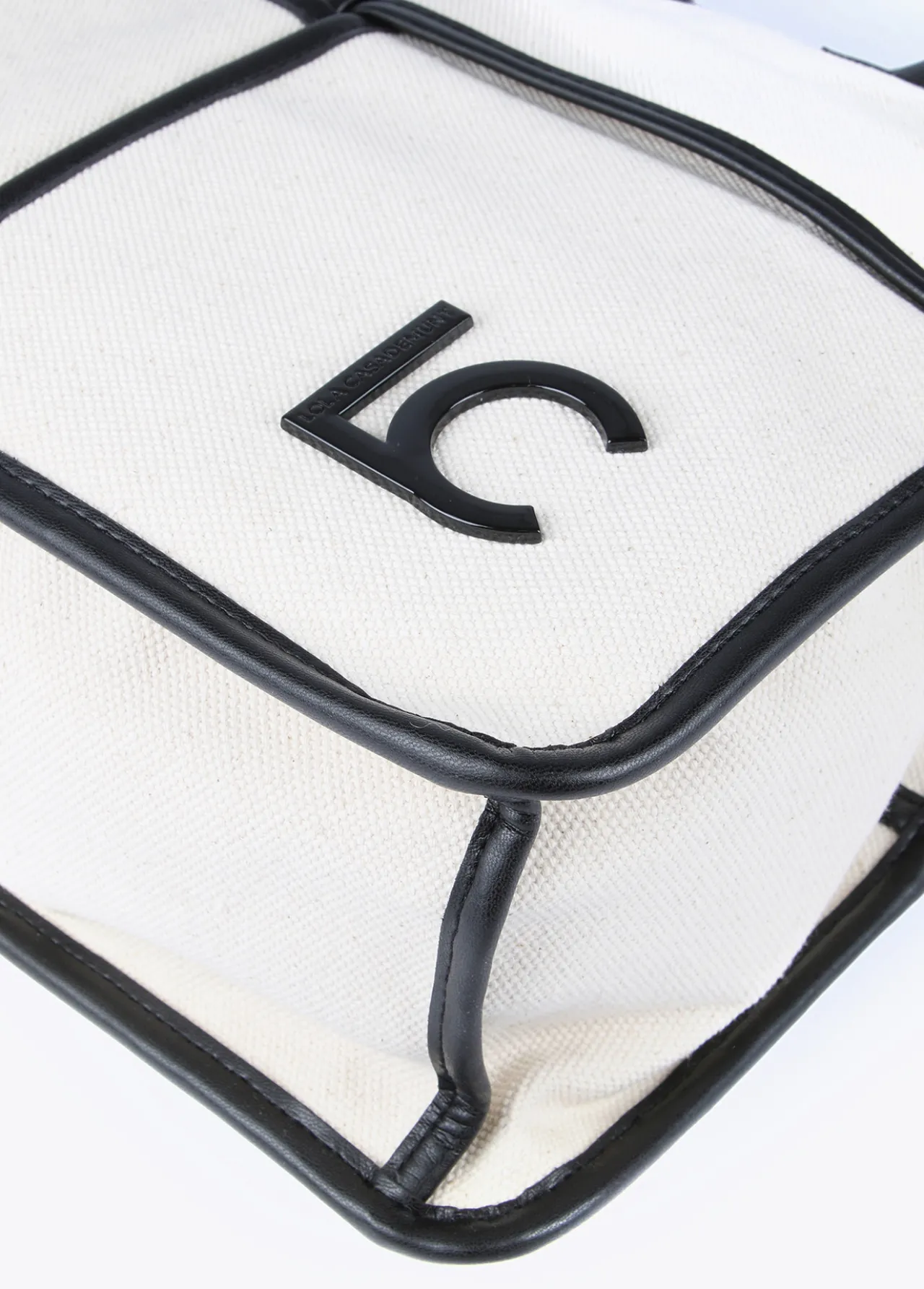 bolso_tipo_shopper_blanco_y_negro_5-1.webp Lola Casademunt Bolsos<Bolso tipo shopper blanco y negro CRUDO-NEGRO