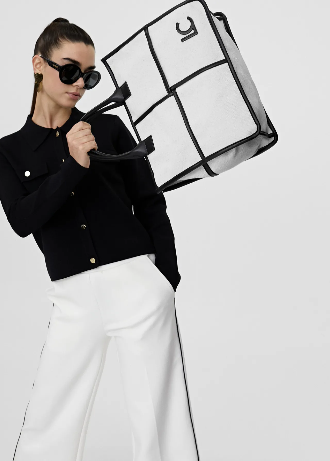 bolso_tipo_shopper_blanco_y_negro_6-1.webp Lola Casademunt Bolsos<Bolso tipo shopper blanco y negro CRUDO-NEGRO