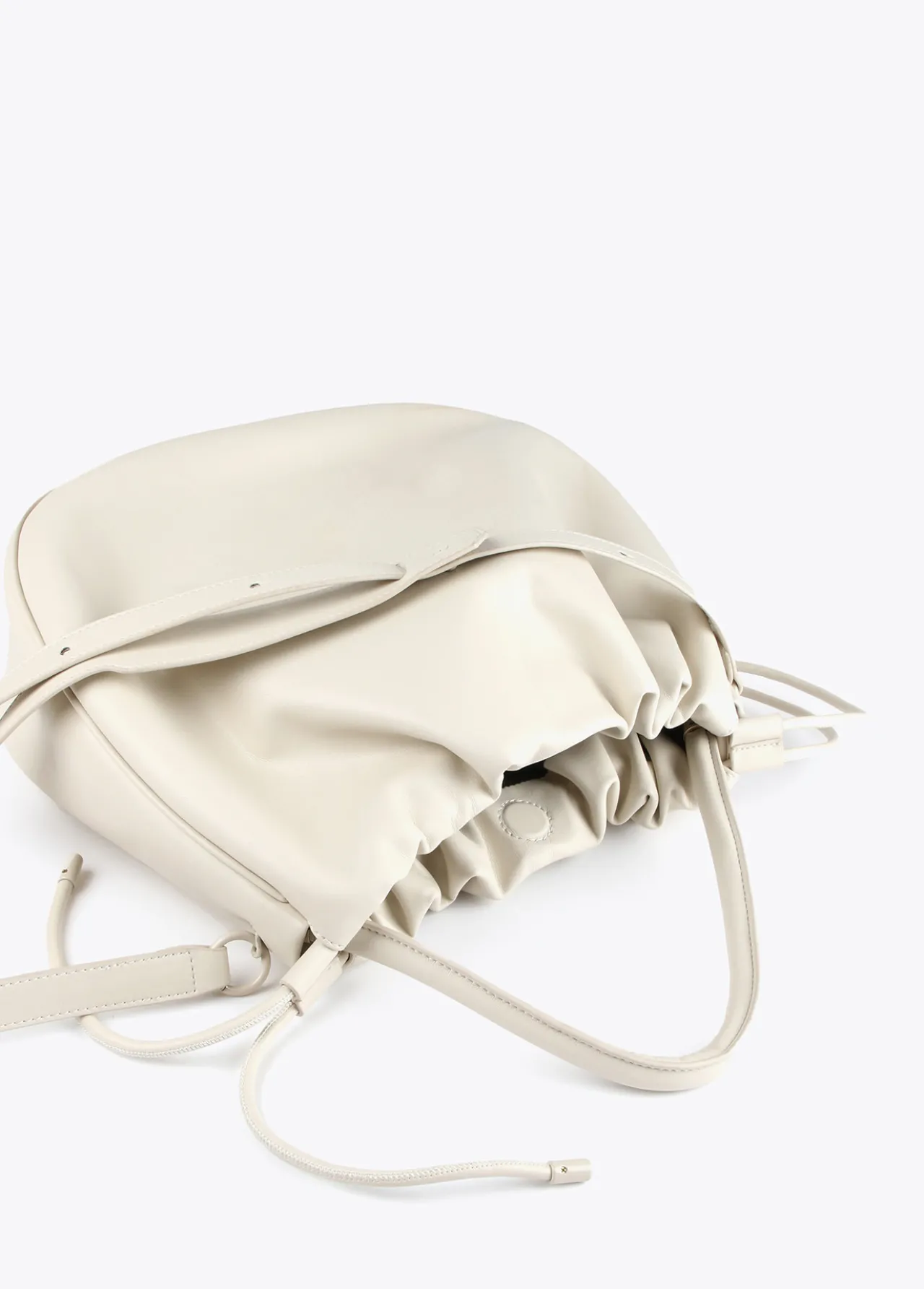 bolso_tipo_shopper_semicirular_3-1.webp Lola Casademunt Bolsos<Bolso tipo shopper semicirular DORADO