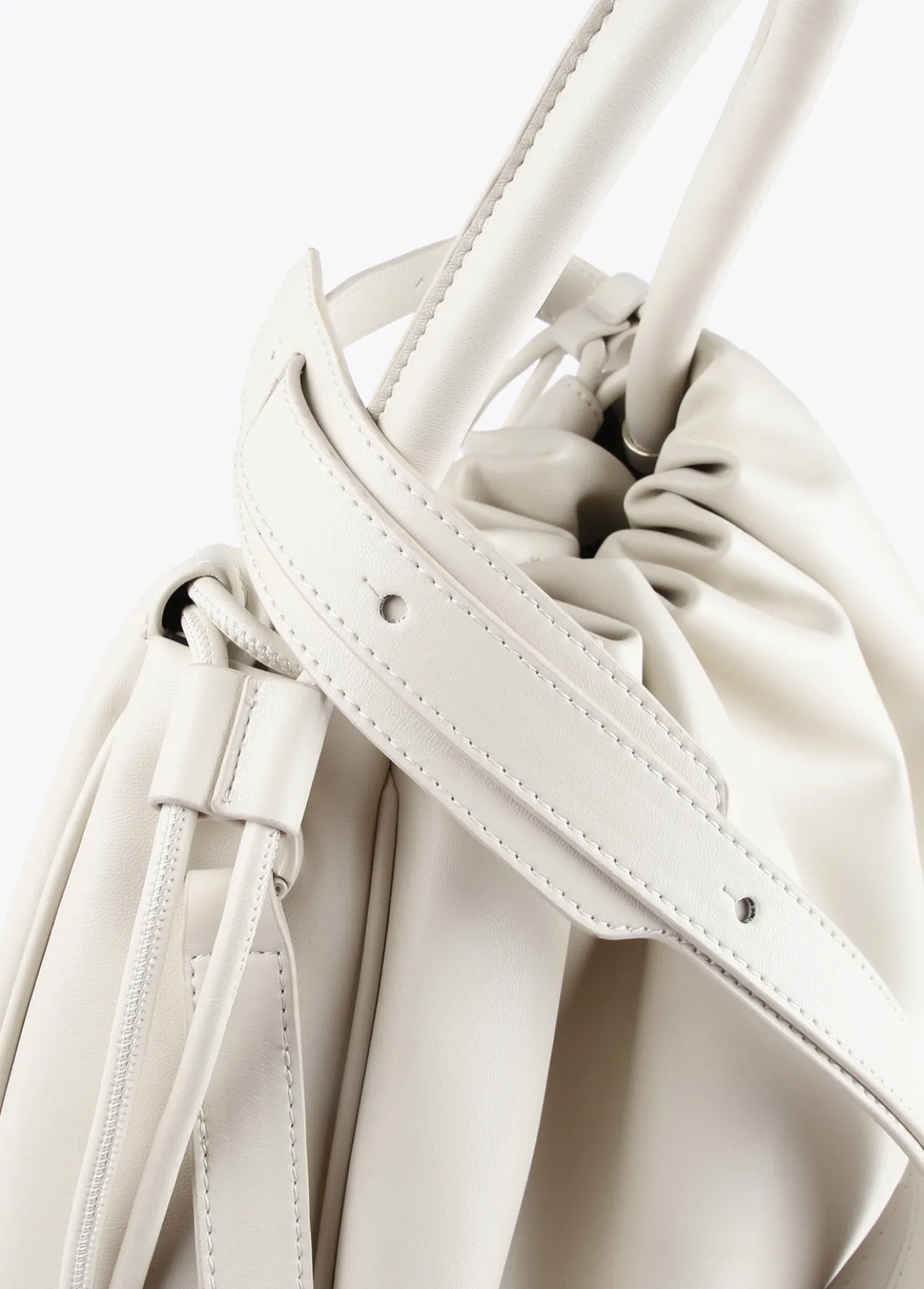 bolso_tipo_shopper_semicirular_5-1.webp Lola Casademunt Bolsos<Bolso tipo shopper semicirular DORADO