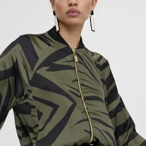 Lola Casademunt Chaquetas Y Gabardinas<Bomber estampado animal NEGRO-VERDE