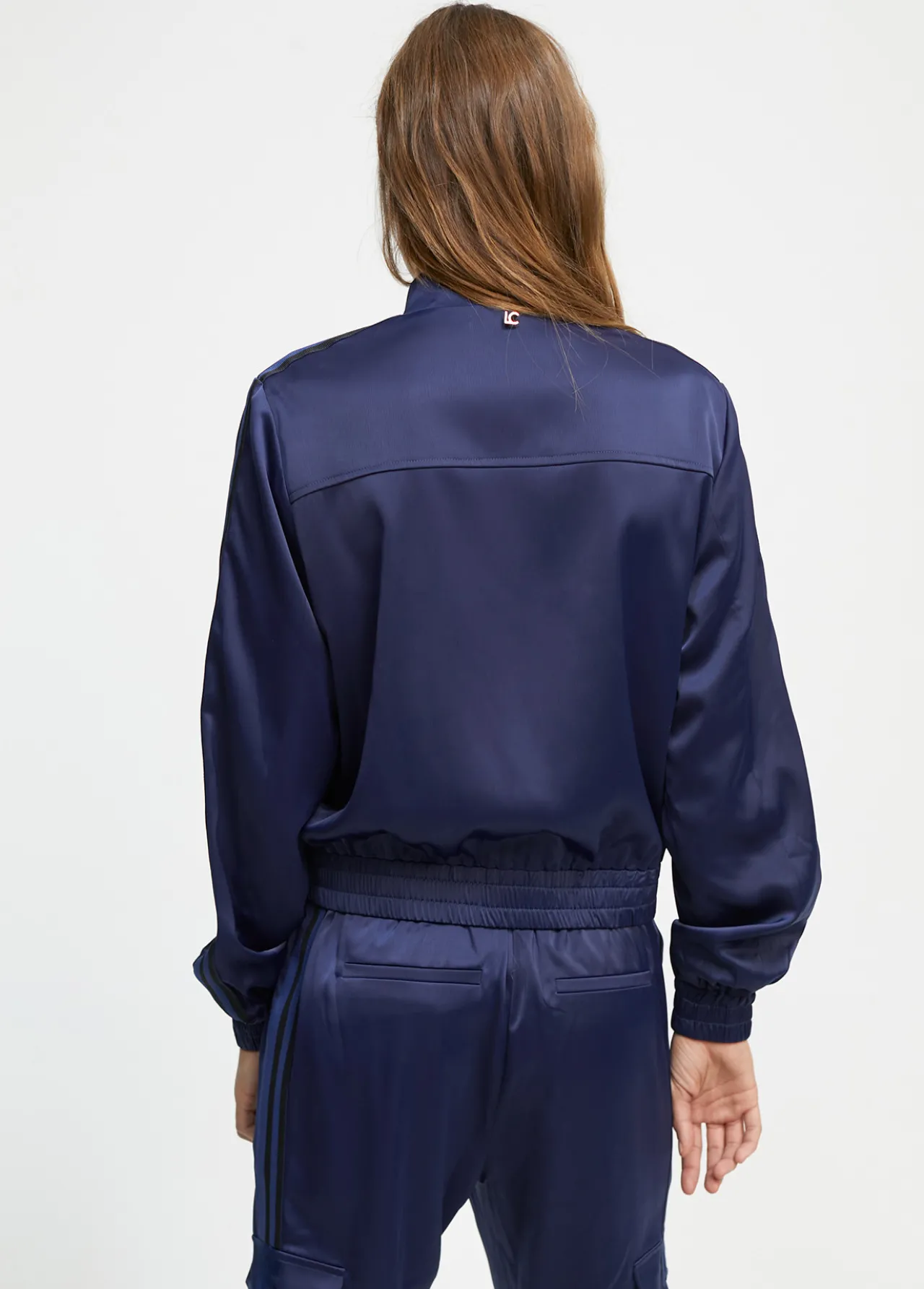 bomber_satinada_3.webp Lola Casademunt Abrigos Y Cazadoras | Chaquetas Y Gabardinas<Bomber satinada AZULNOCHE