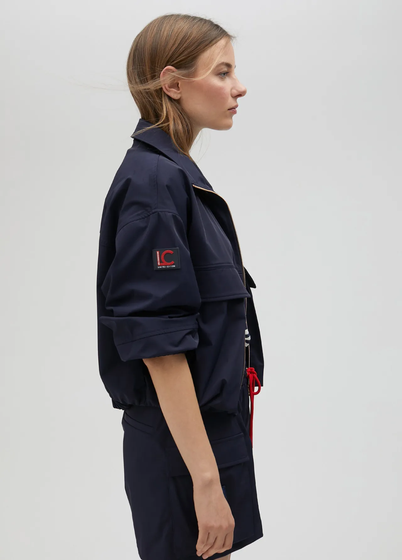 bomber_tcnica_de_edicin_limitada__lola_casademunt_1.webp Lola Casademunt Abrigos Y Cazadoras | Chaquetas Y Gabardinas<Bomber técnica de edición limitada - Lola Casademunt NAVY