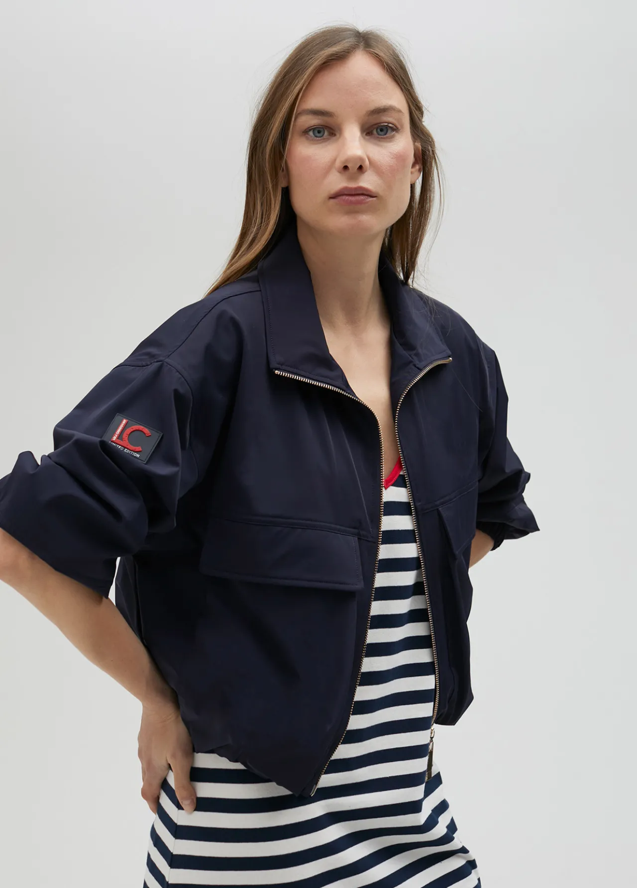 bomber_tcnica_de_edicin_limitada__lola_casademunt_5.webp Lola Casademunt Abrigos Y Cazadoras | Chaquetas Y Gabardinas<Bomber técnica de edición limitada - Lola Casademunt NAVY