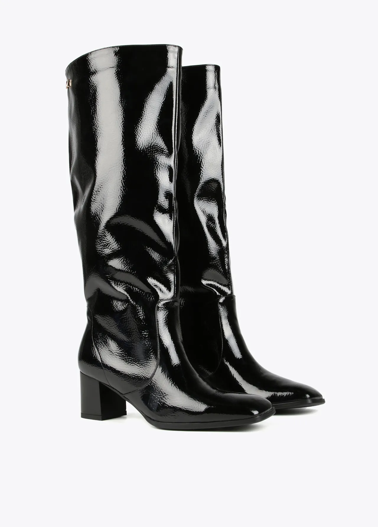 bota_caa_alta_efecto_charol_1.webp Lola Casademunt Botas Y Botines<Bota caña alta efecto charol NEGRO