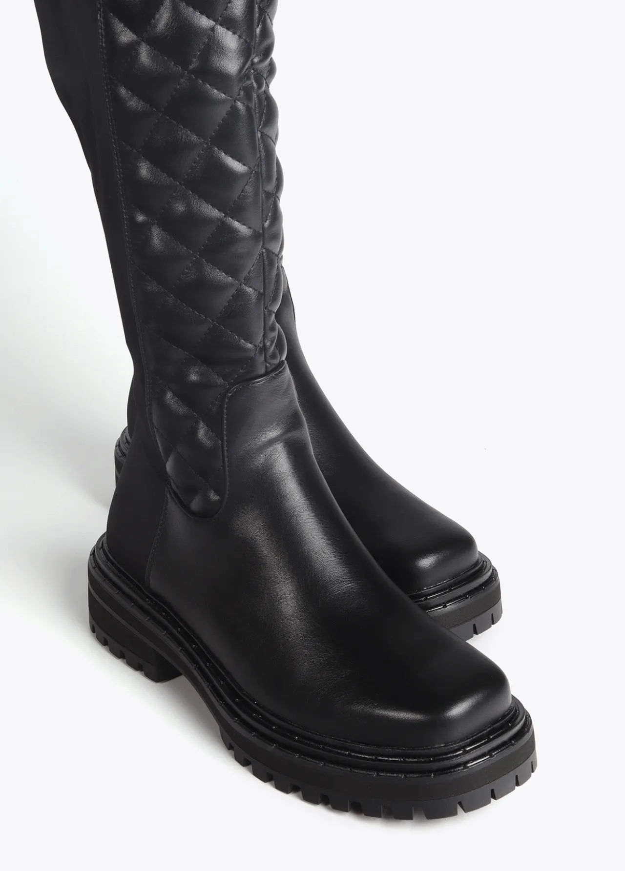 bota_de_caa_alta_acolchada_4.webp Lola Casademunt Botas Y Botines<Bota de caña alta acolchada NEGRO