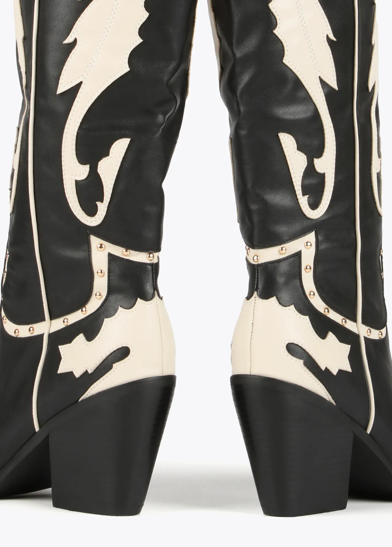 bota_estilo_cowboy_2.webp Lola Casademunt Botas Y Botines<Bota estilo cowboy NEGRO-BLANCO