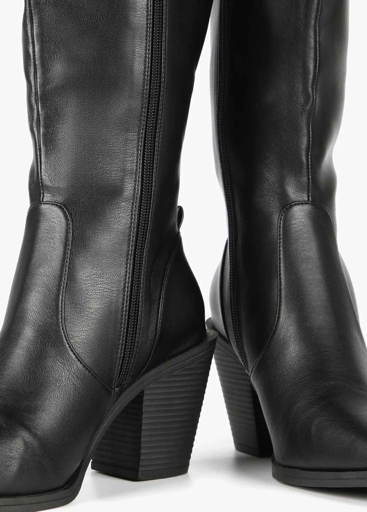 bota_estilo_cowboy_caa_alta_6.webp Lola Casademunt Botas Y Botines<Bota estilo cowboy caña alta NEGRO